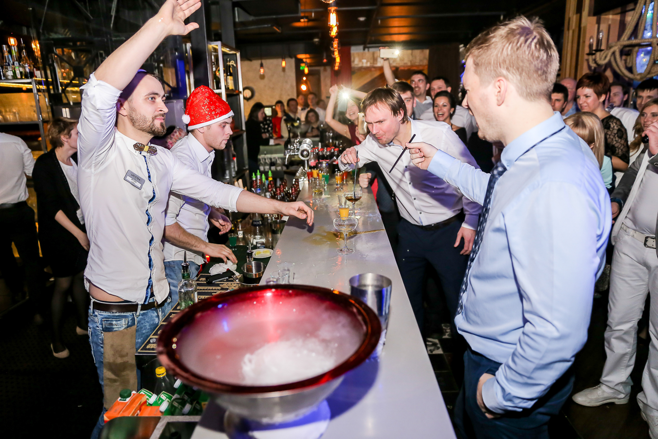 Фотограф на корпоратив. Ведущий на праздник в Москве / Денис Аганин