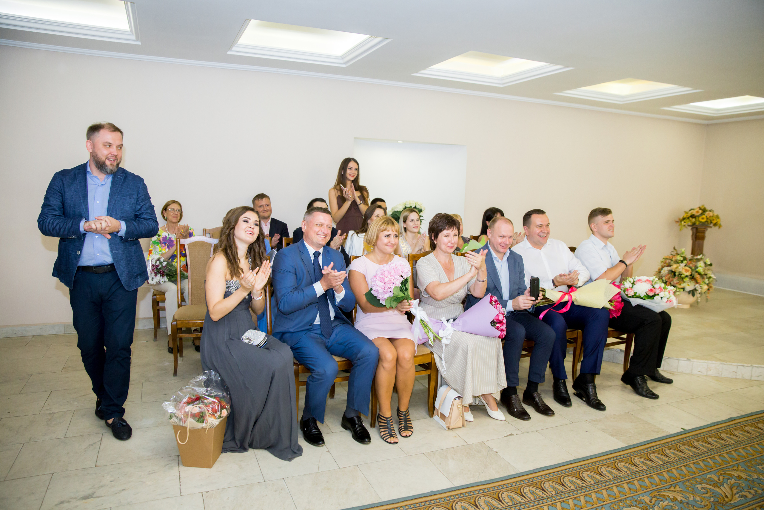 Фотограф на свадьбу летом. Ведущий на праздник в Москве / Денис Аганин