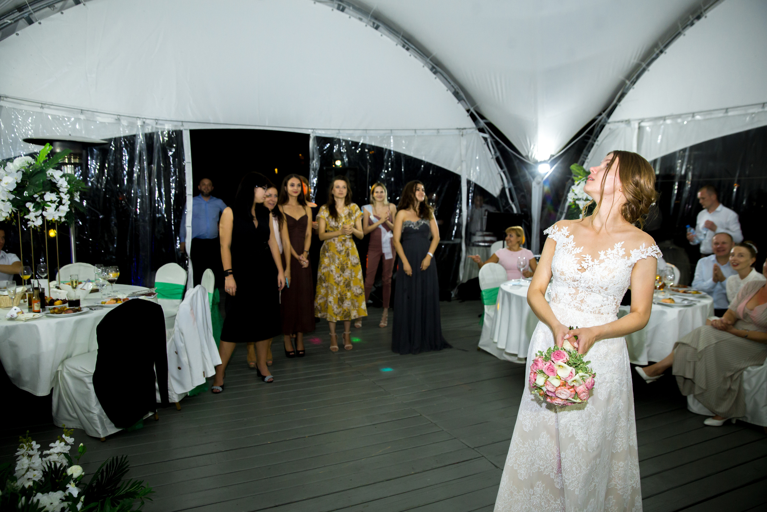 Фотограф на свадьбу летом. Ведущий на праздник в Москве / Денис Аганин