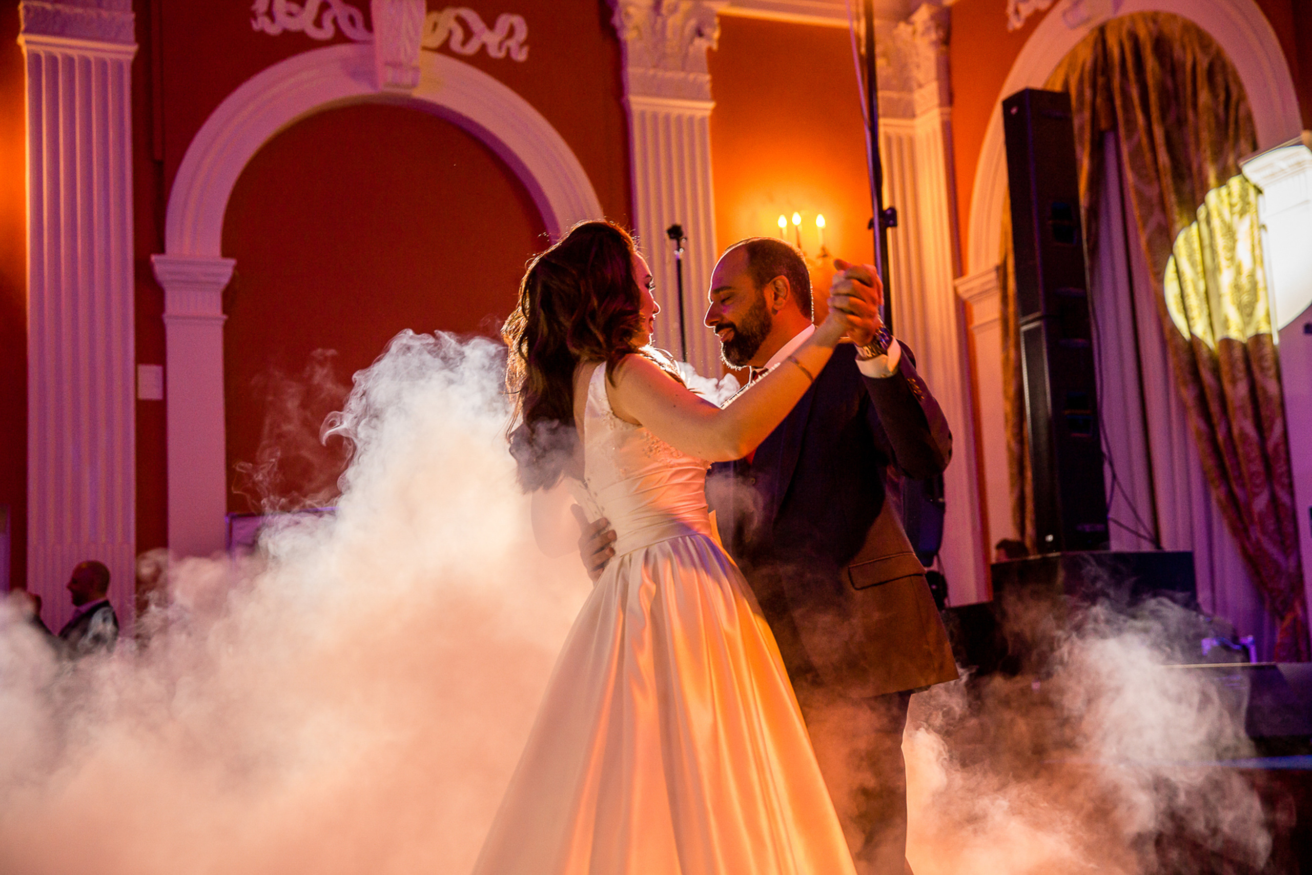 Свадебные фото осенью. Ведущий на праздник в Москве / Денис Аганин