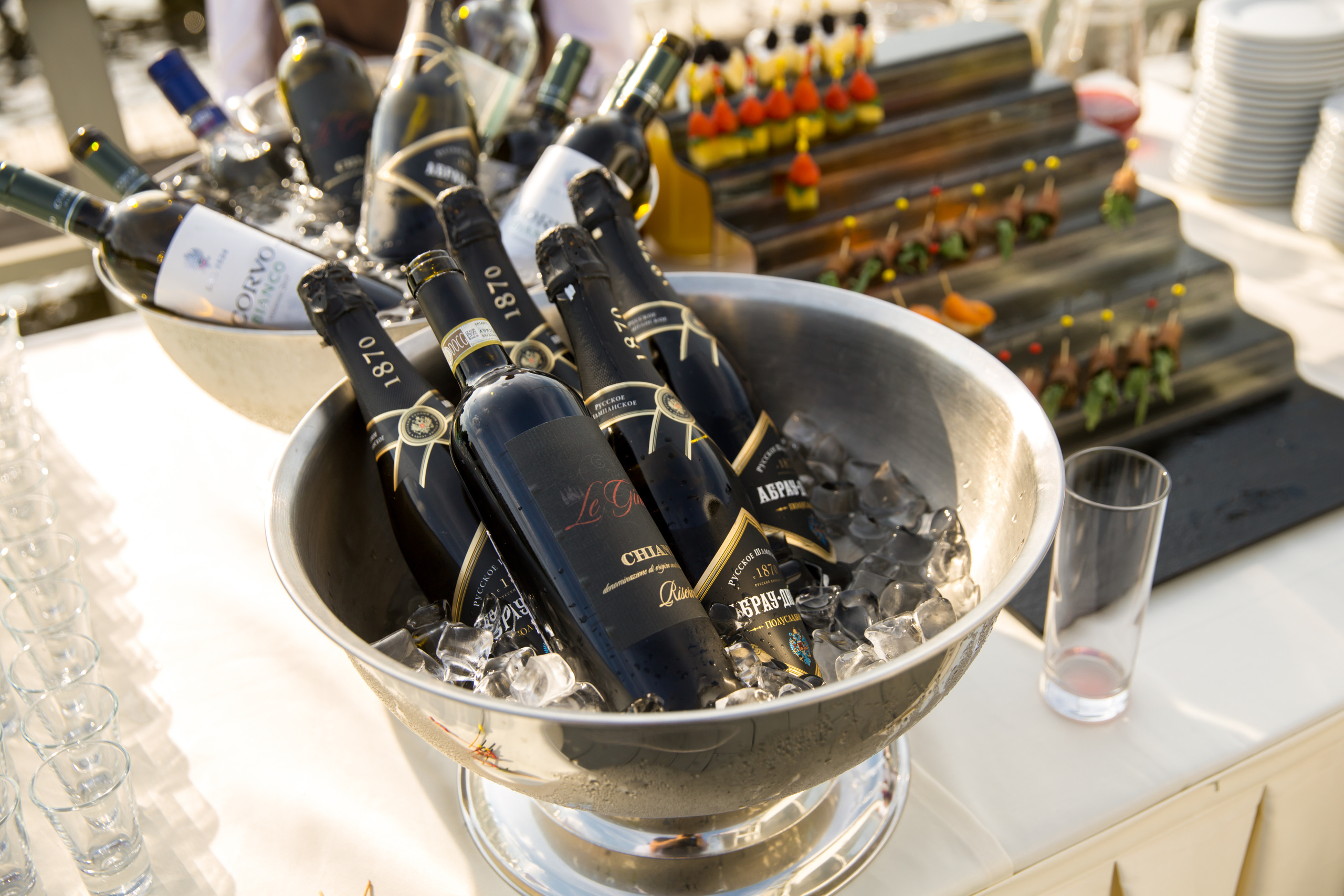 Фотограф на свадьбу летом. Ведущий на праздник в Москве / Денис Аганин