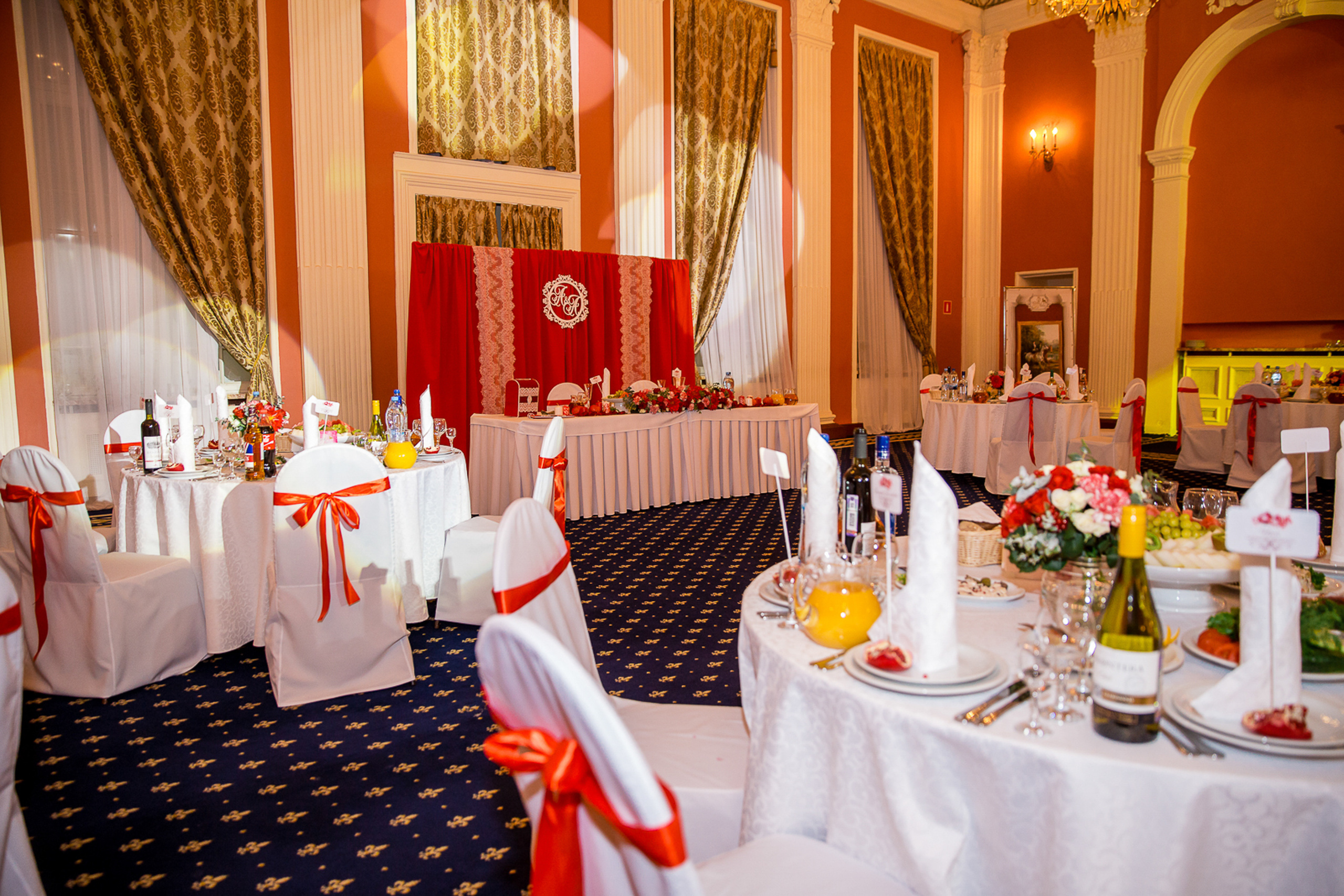 Свадебные фото осенью. Ведущий на праздник в Москве / Денис Аганин