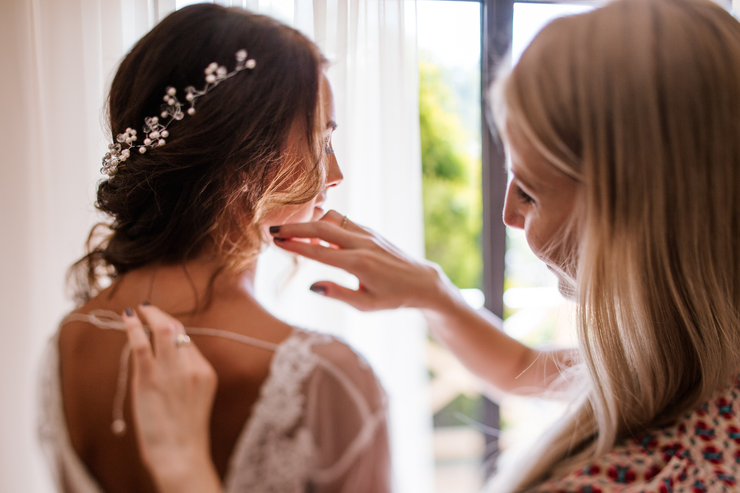 Фото свадьбы весной. Ведущий на праздник в Москве / Денис Аганин