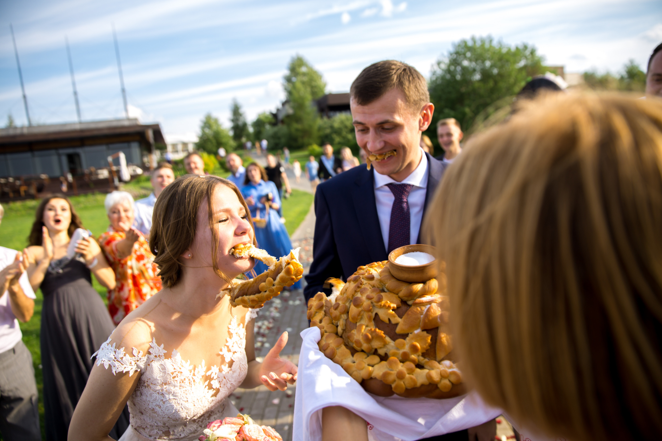 Фотограф на свадьбу летом. Ведущий на праздник в Москве / Денис Аганин