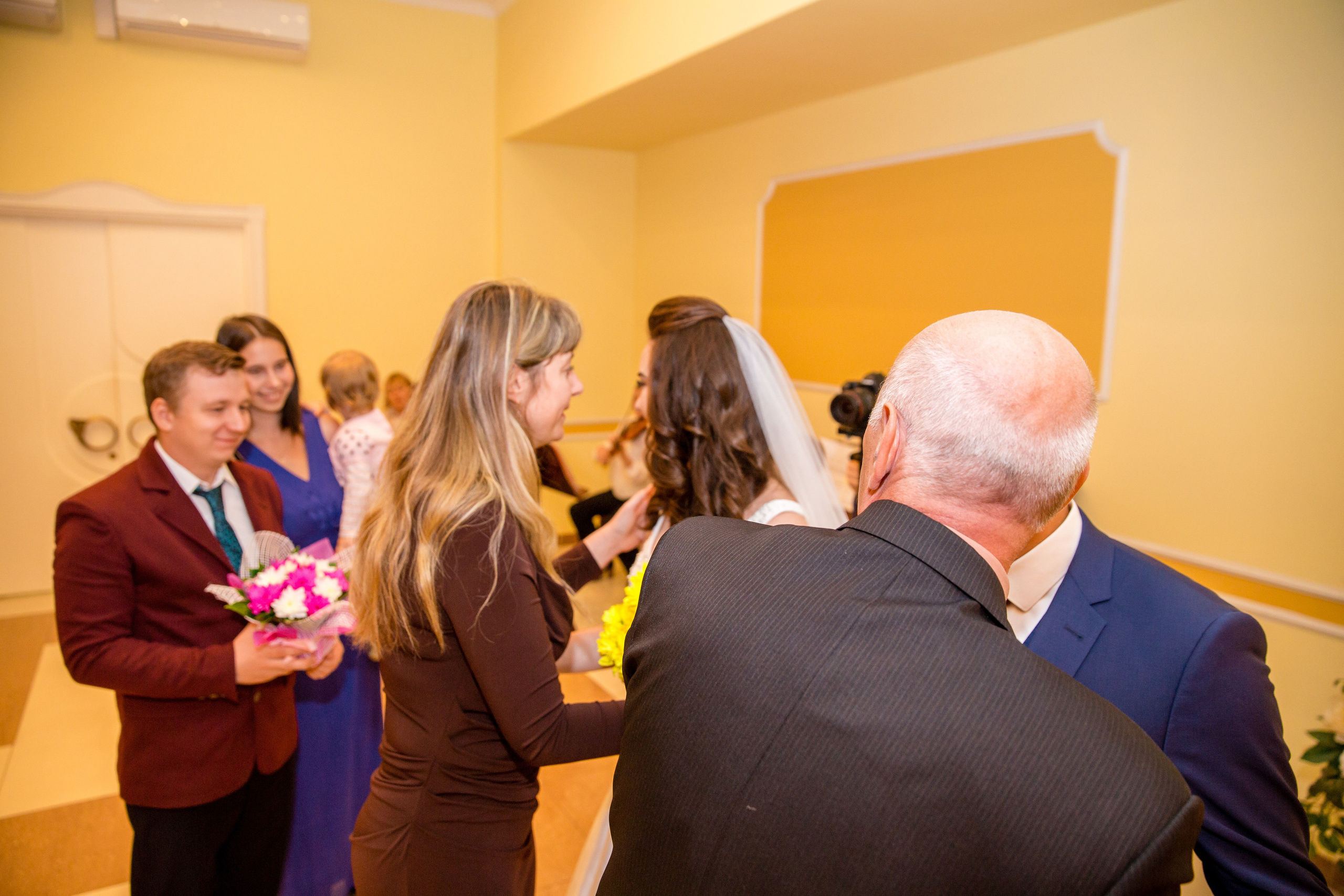 Свадебные фото осенью. Ведущий на праздник в Москве / Денис Аганин