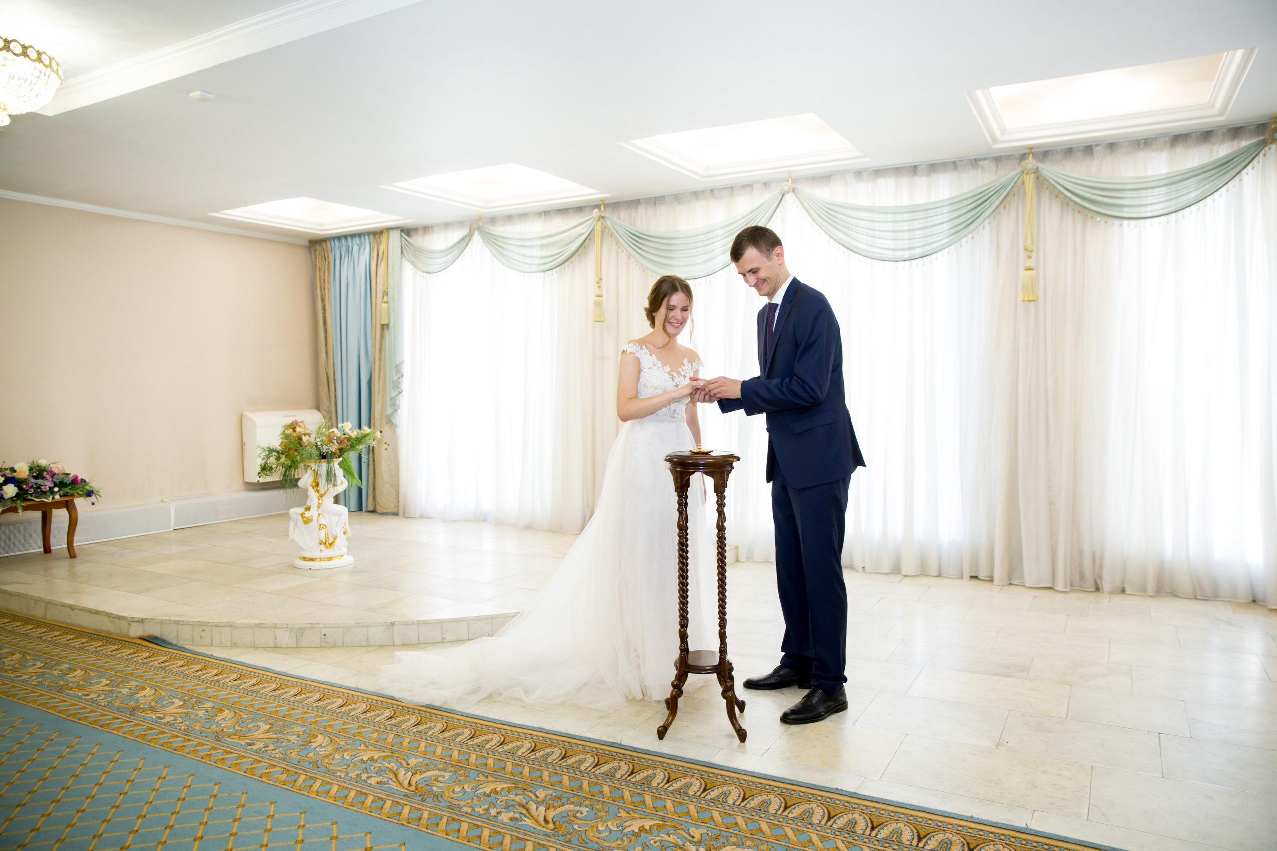 Фотограф на свадьбу летом. Ведущий на праздник в Москве / Денис Аганин