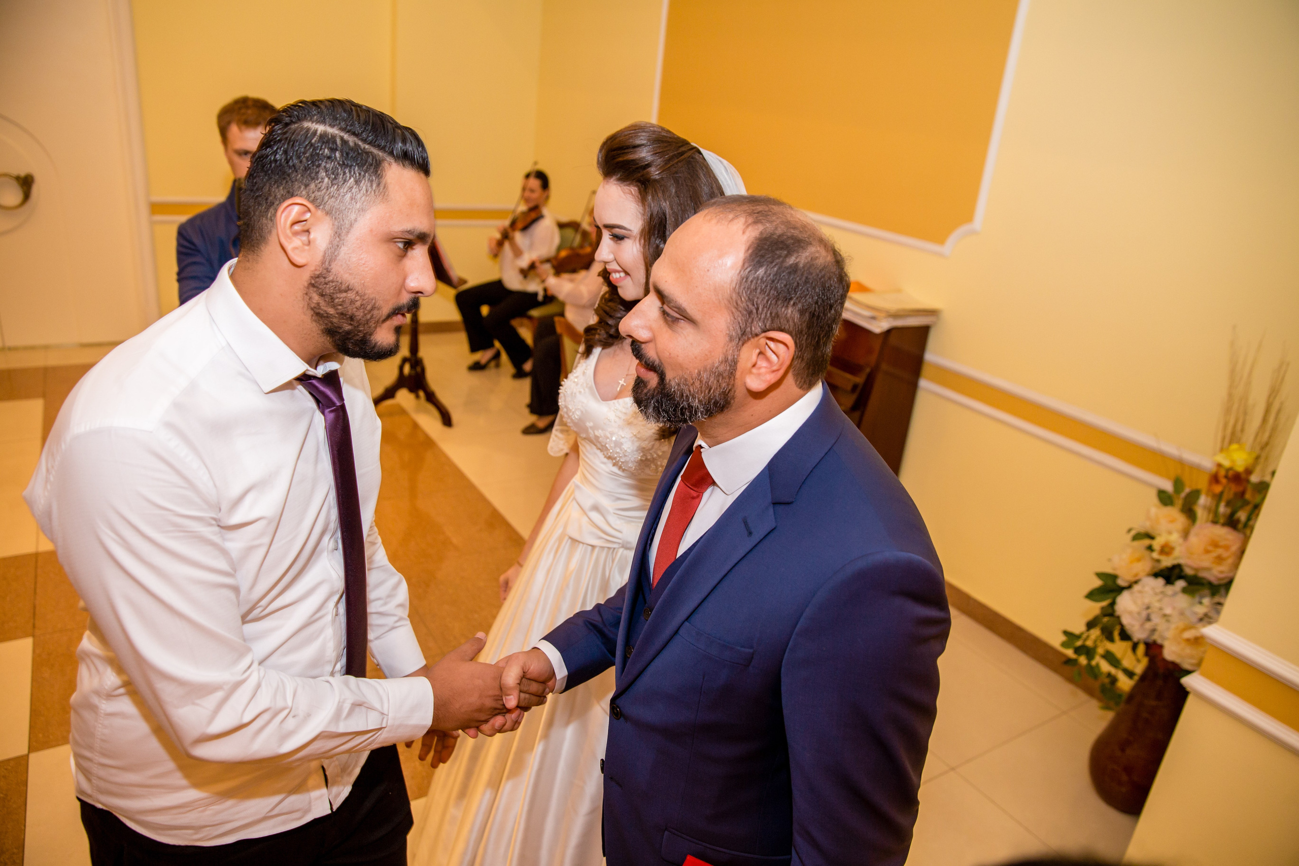 Свадебные фото осенью. Ведущий на праздник в Москве / Денис Аганин