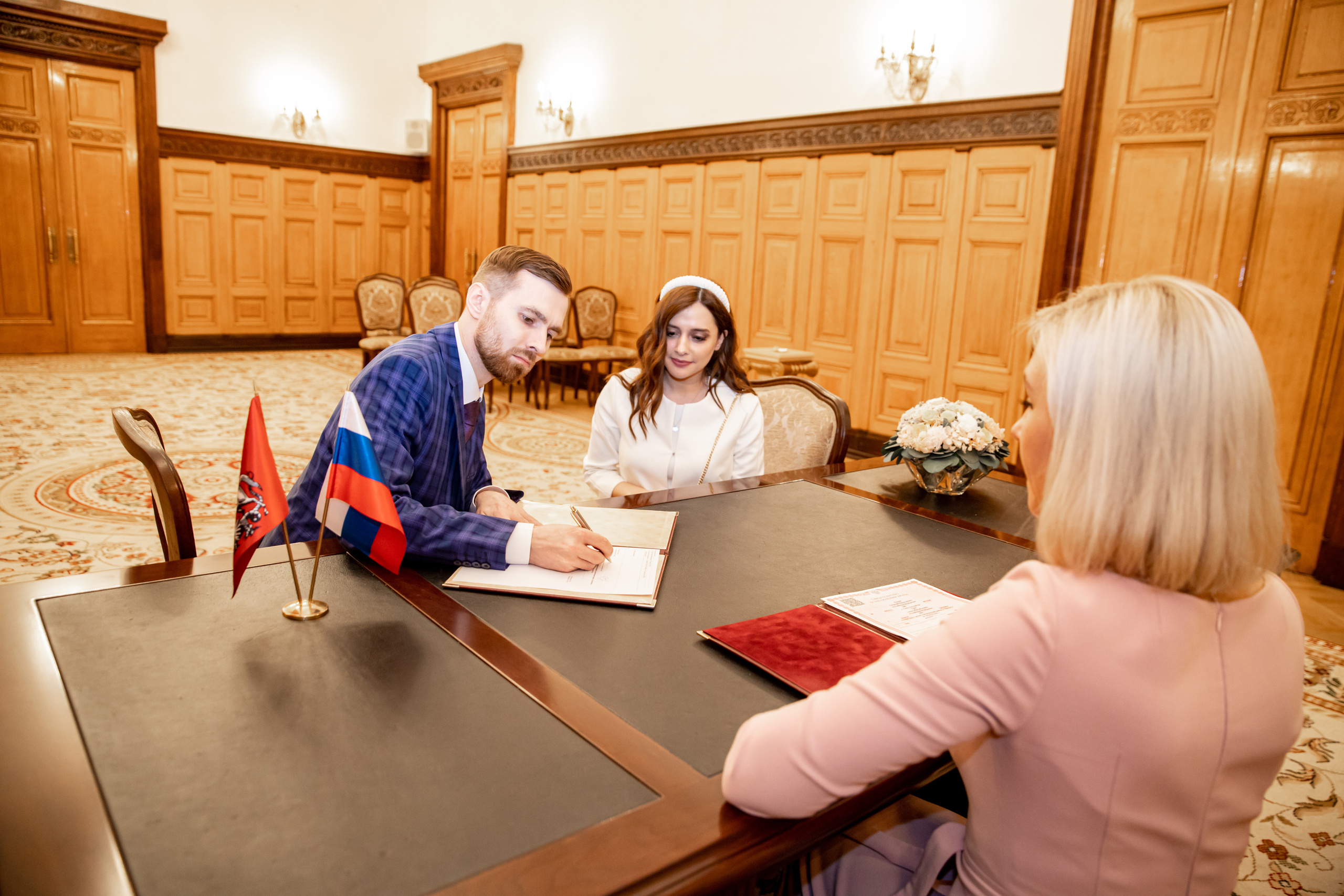 Ночная регистрация брака. Ведущий на праздник в Москве / Денис Аганин