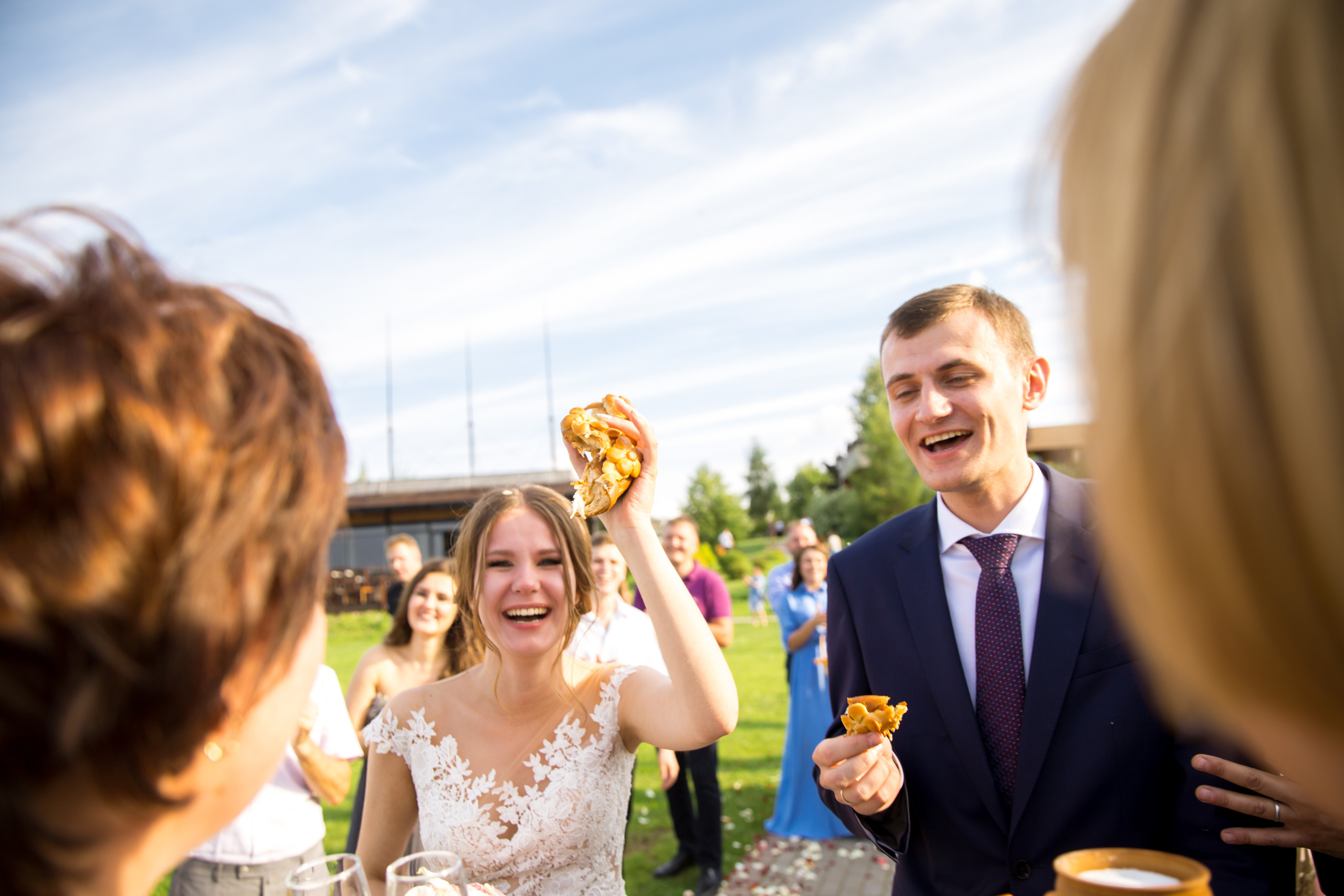 Фотограф на свадьбу летом. Ведущий на праздник в Москве / Денис Аганин