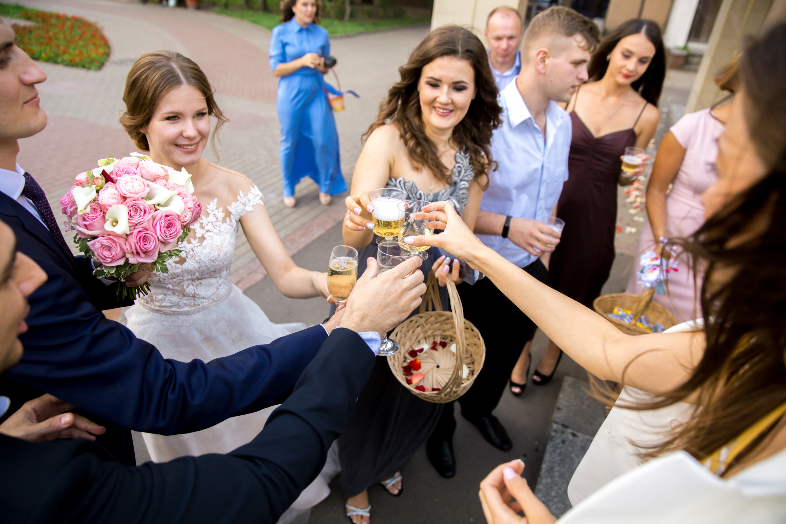 Фотограф на свадьбу летом. Ведущий на праздник в Москве / Денис Аганин