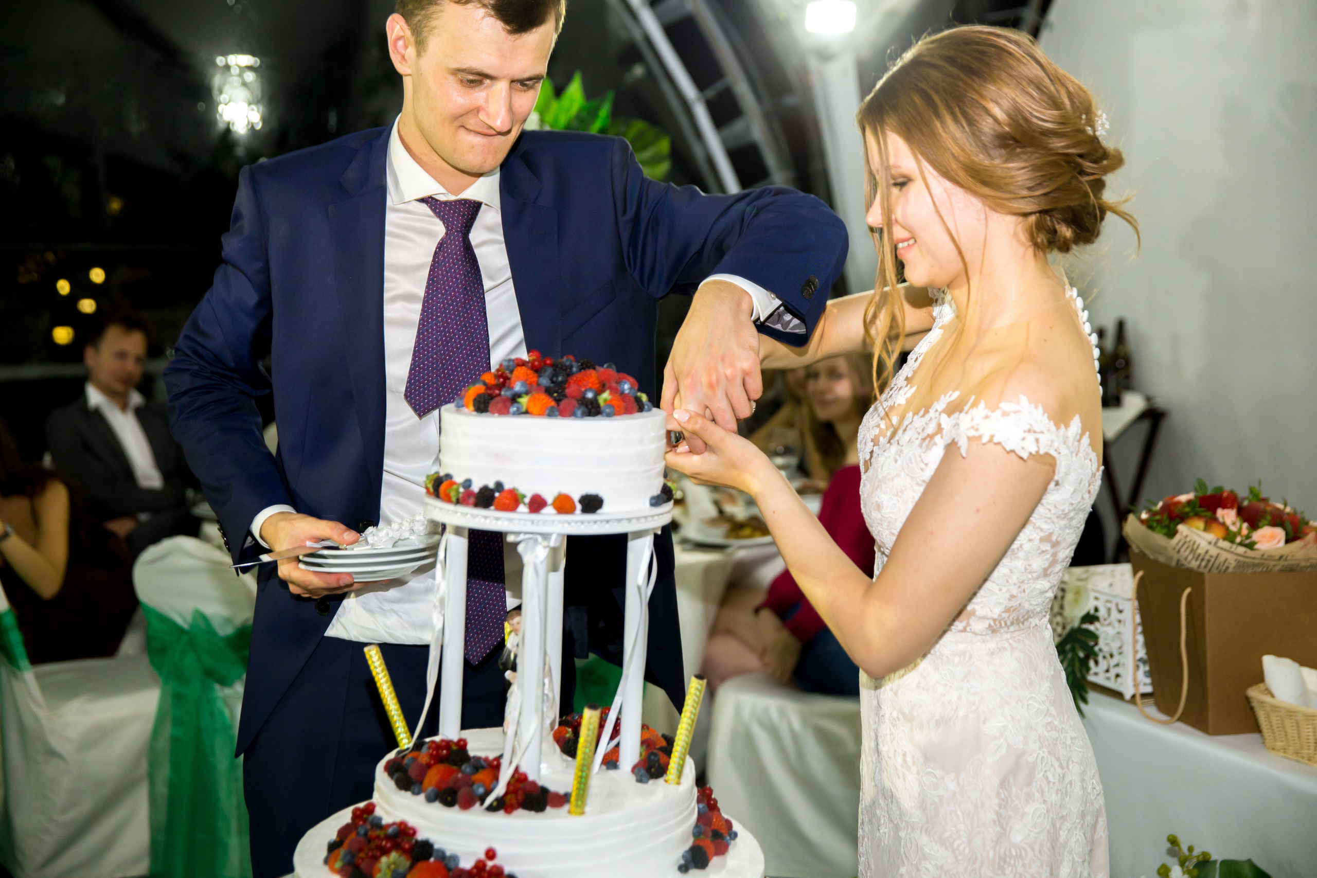 Фотограф на свадьбу летом. Ведущий на праздник в Москве / Денис Аганин