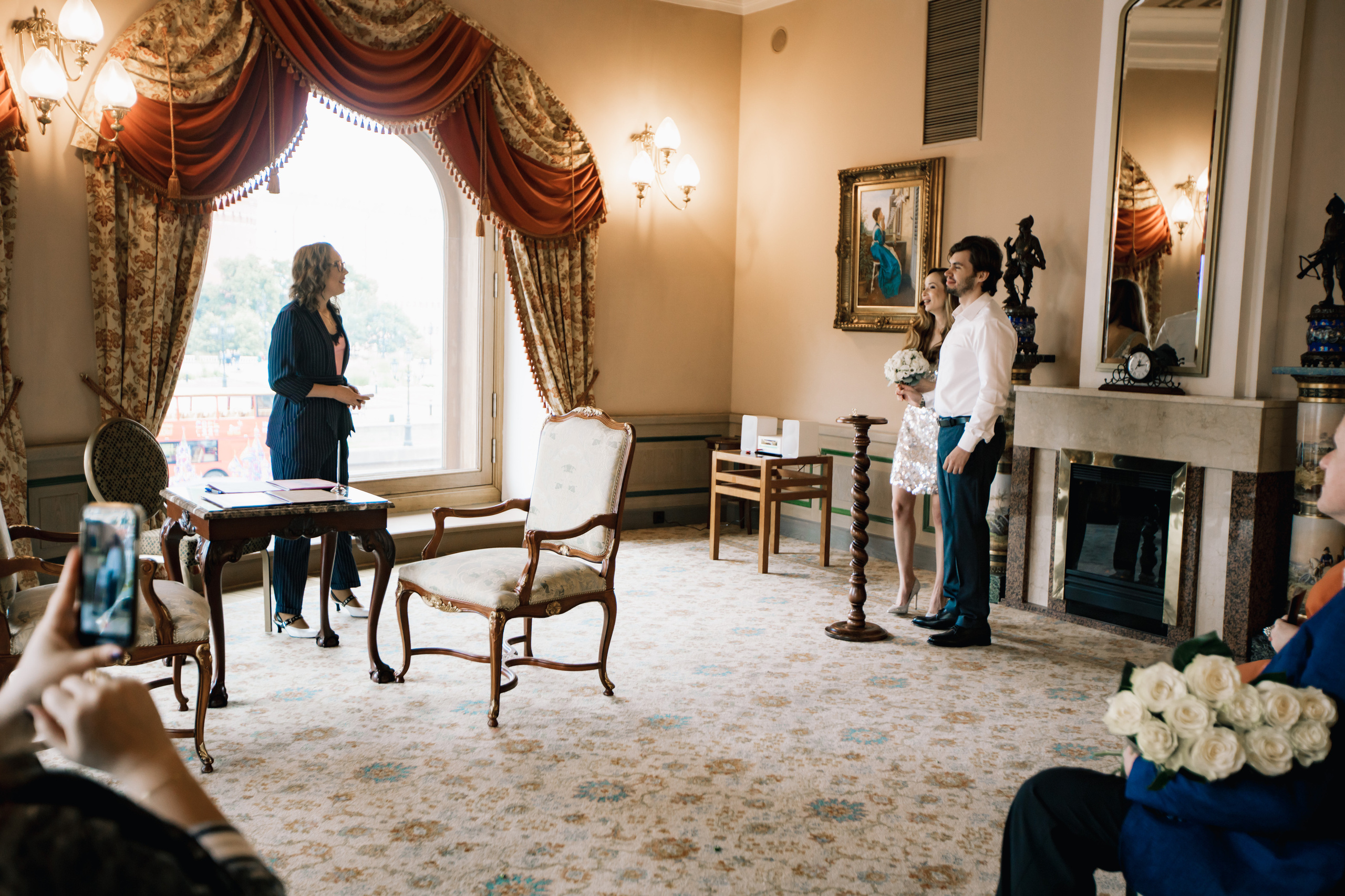 Необычная церемония регистрации брака. Ведущий на праздник в Москве / Денис Аганин