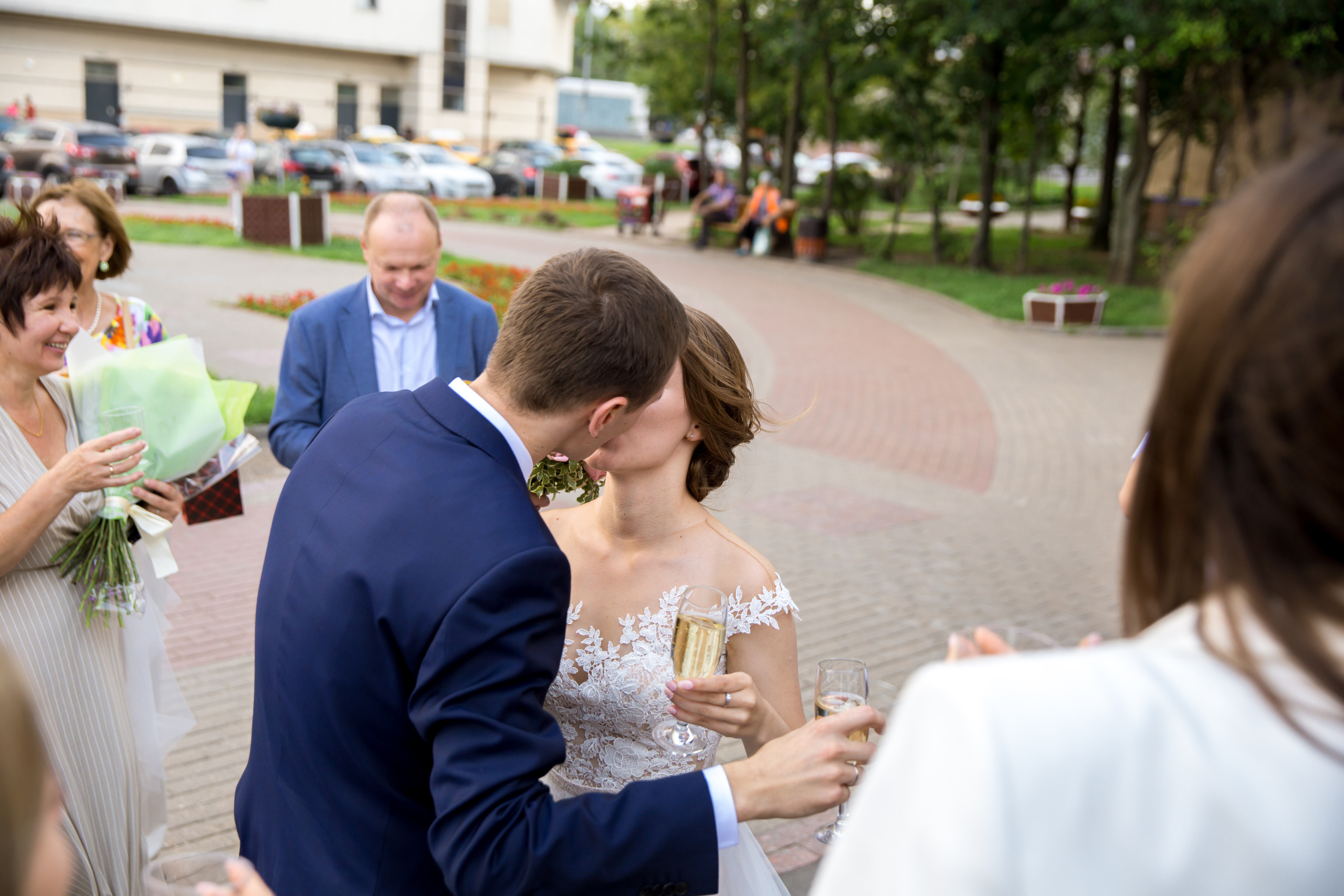 Фотограф на свадьбу летом. Ведущий на праздник в Москве / Денис Аганин