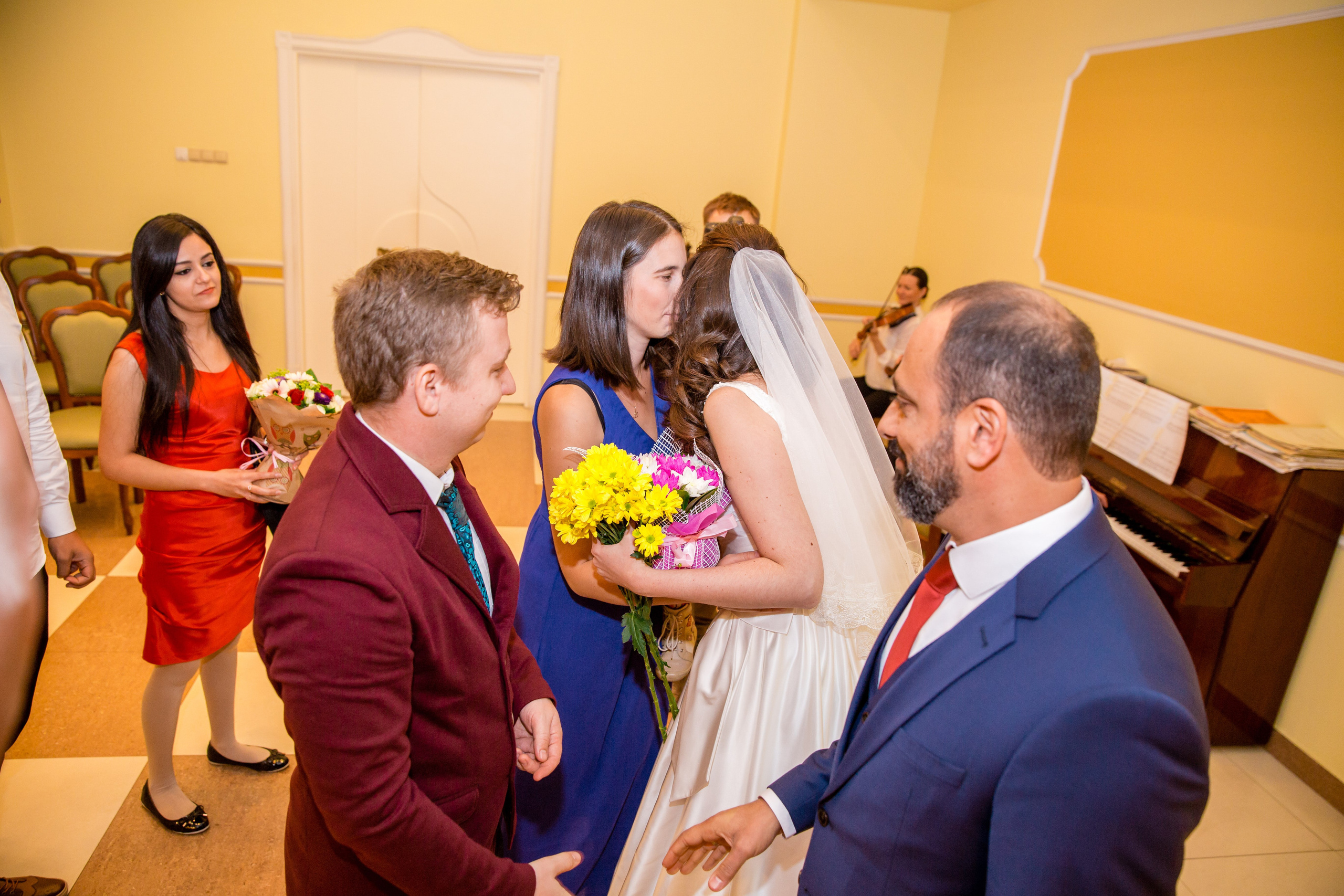 Свадебные фото осенью. Ведущий на праздник в Москве / Денис Аганин