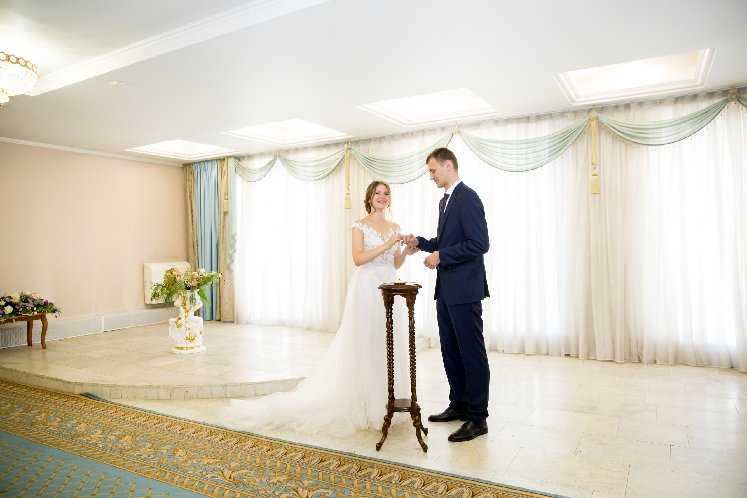 Фотограф на свадьбу летом. Ведущий на праздник в Москве / Денис Аганин