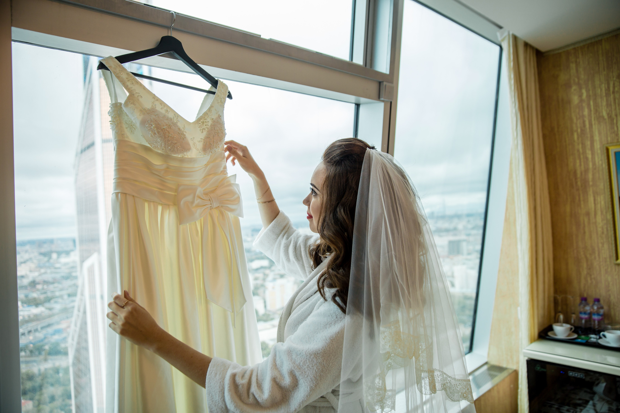 Свадебные фото осенью. Ведущий на праздник в Москве / Денис Аганин