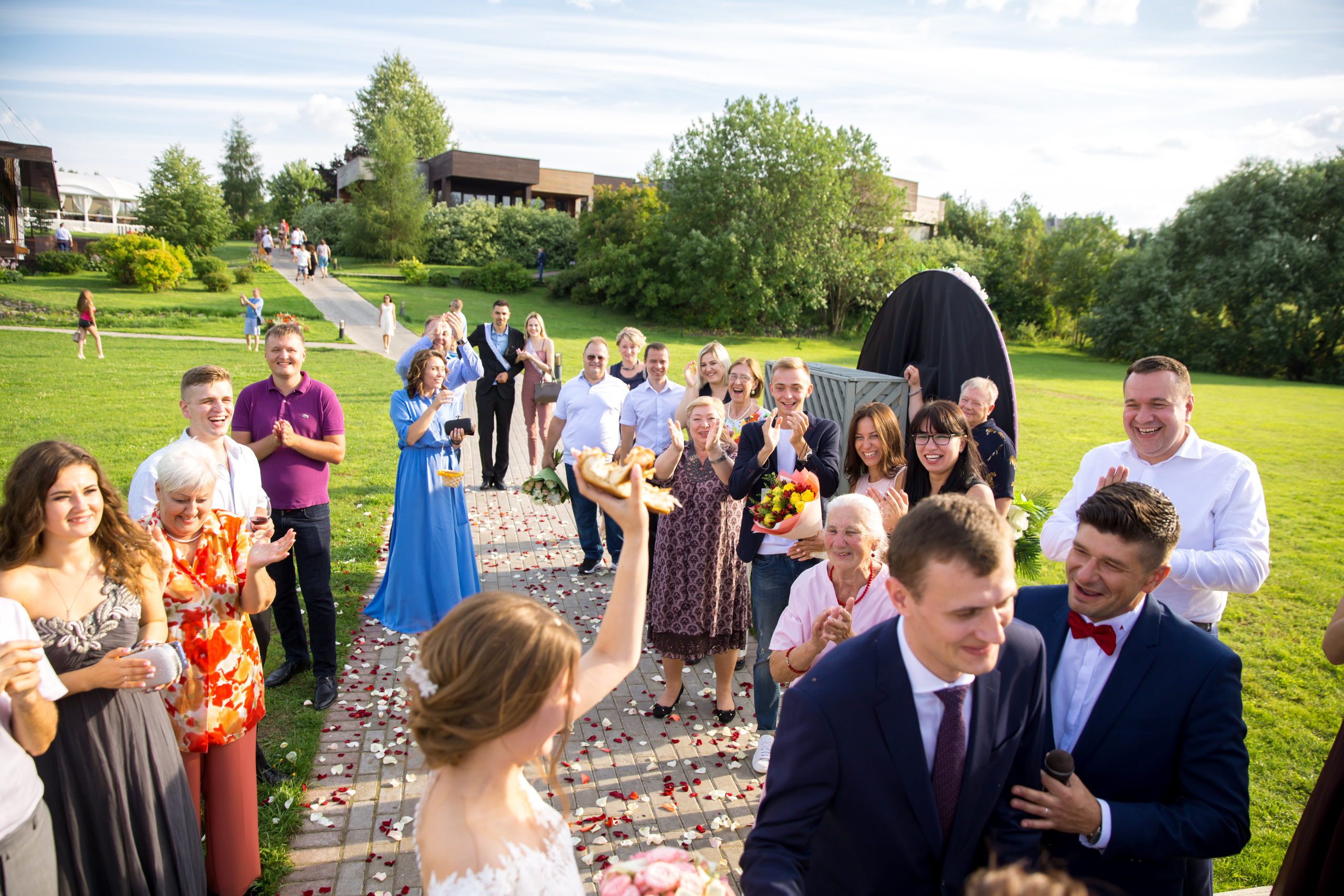 Фотограф на свадьбу летом. Ведущий на праздник в Москве / Денис Аганин