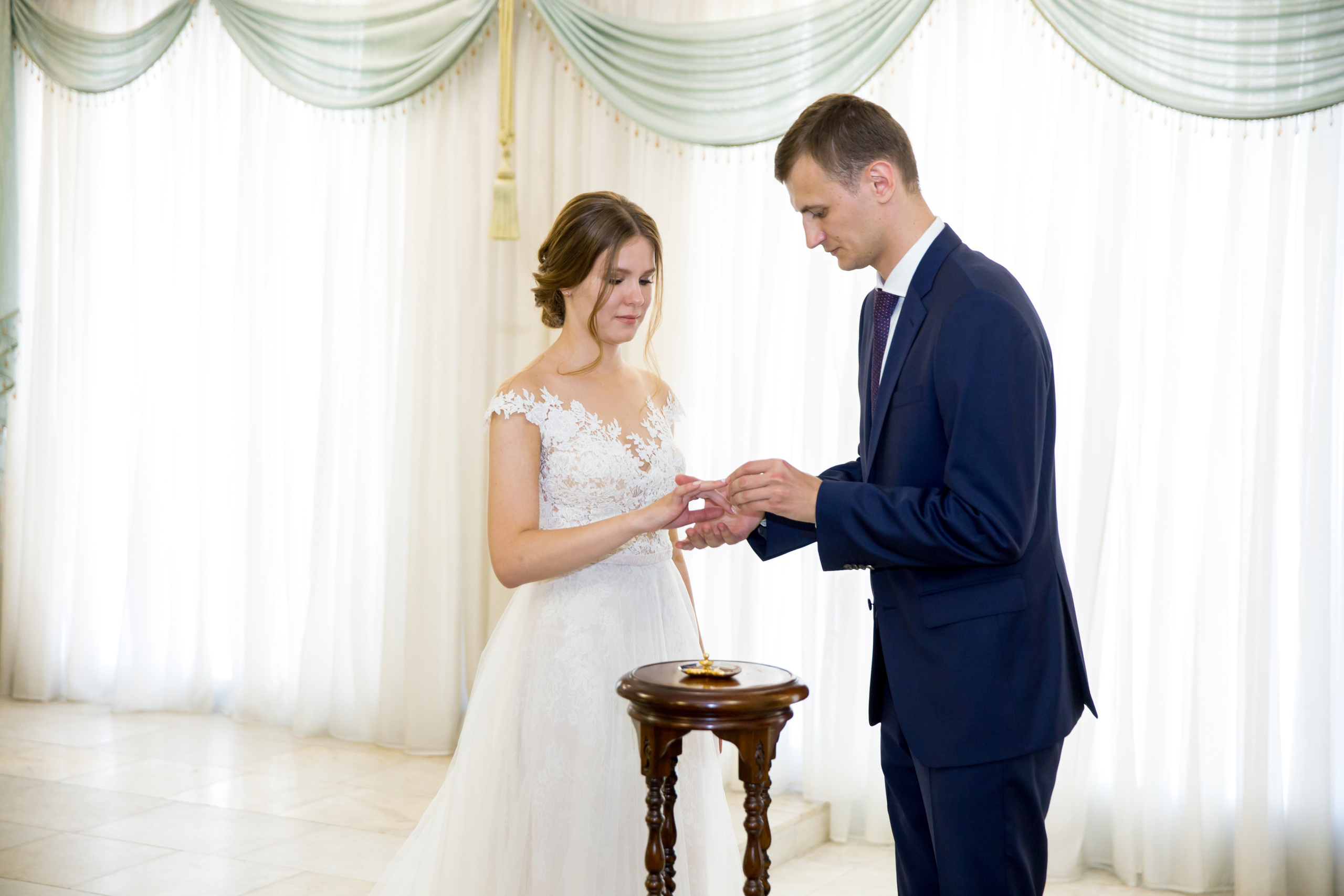 Фотограф на свадьбу летом. Ведущий на праздник в Москве / Денис Аганин