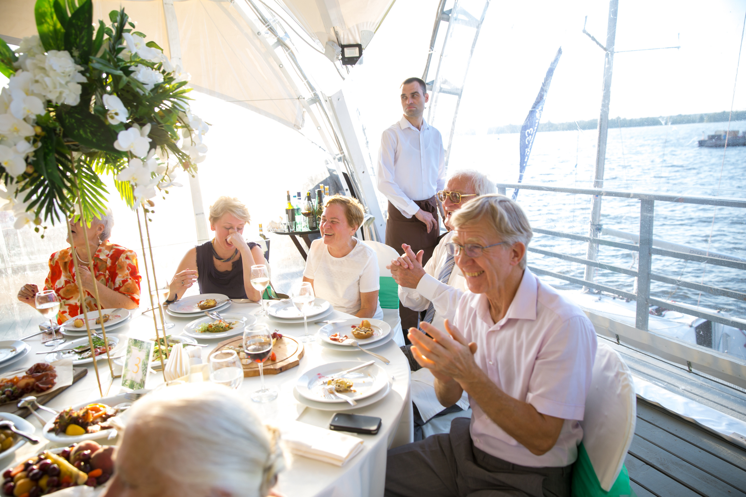 Фотограф на свадьбу летом. Ведущий на праздник в Москве / Денис Аганин