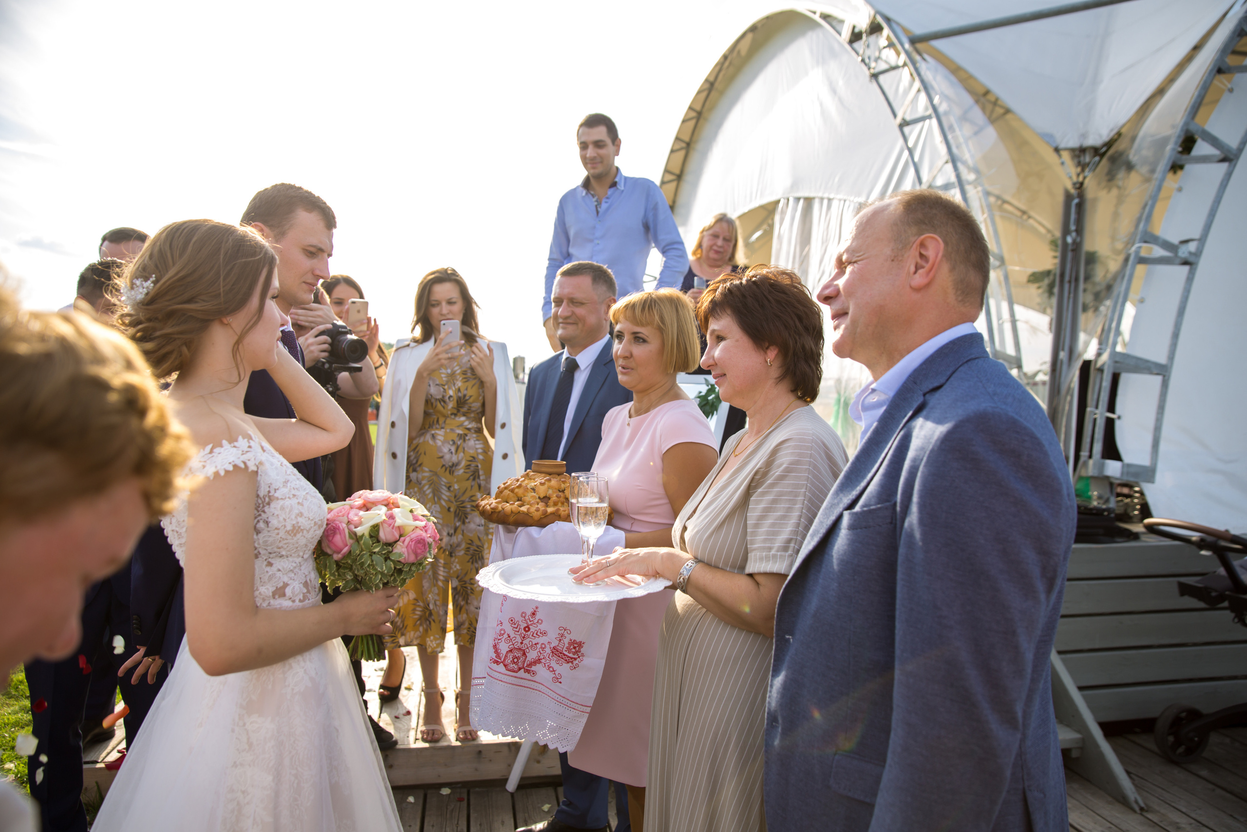 Фотограф на свадьбу летом. Ведущий на праздник в Москве / Денис Аганин