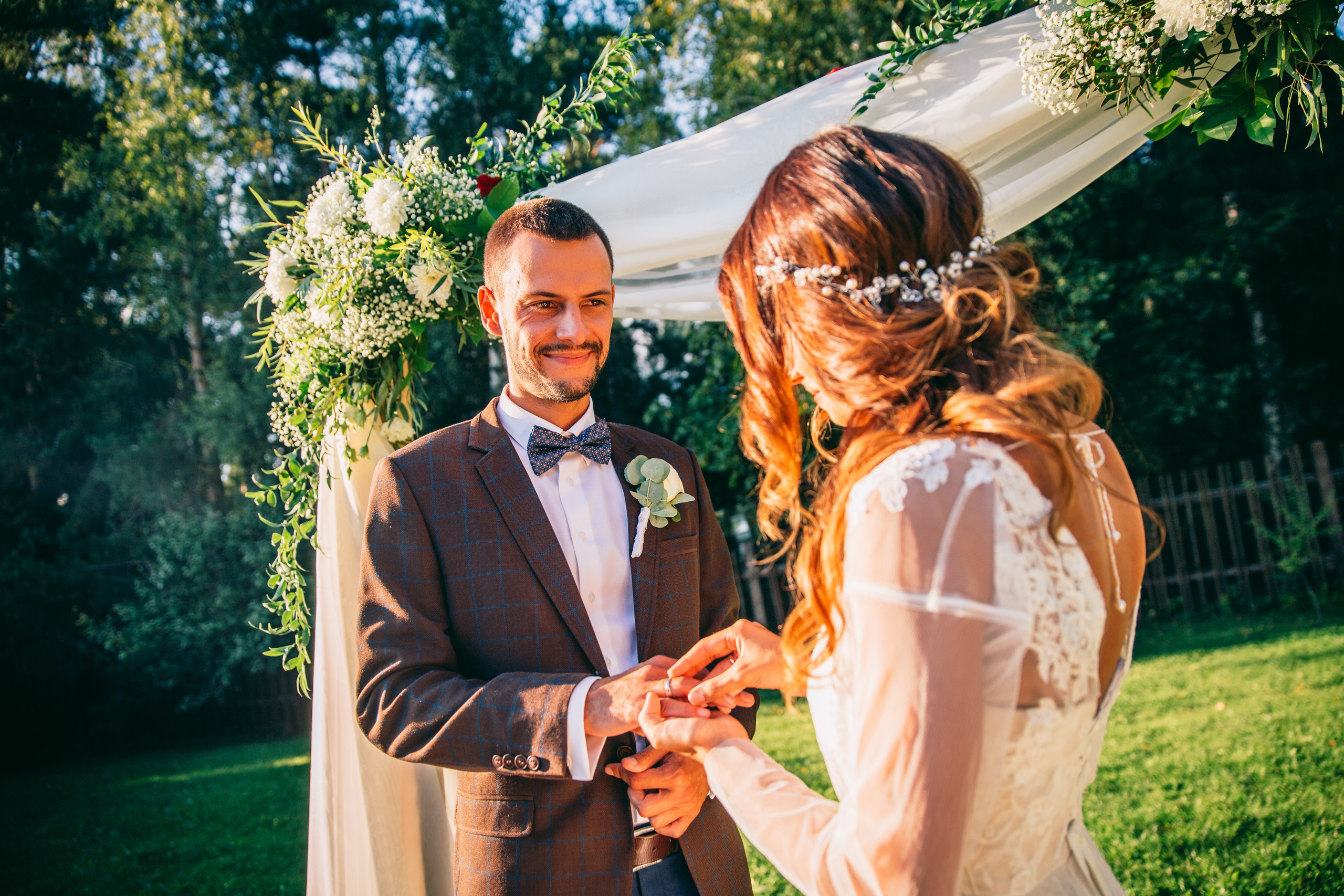 Фото свадьбы весной. Ведущий на праздник в Москве / Денис Аганин