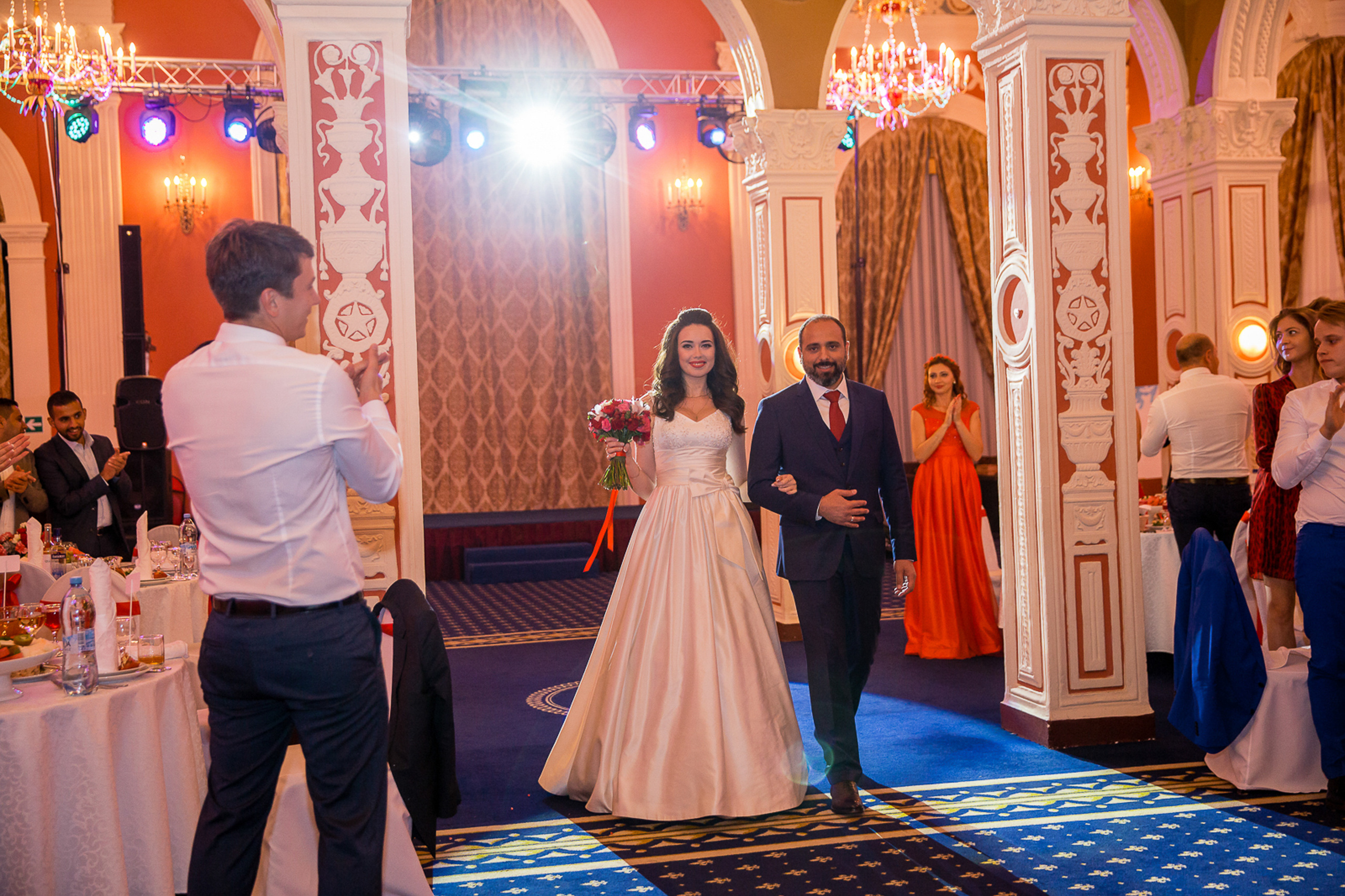 Свадебные фото осенью. Ведущий на праздник в Москве / Денис Аганин