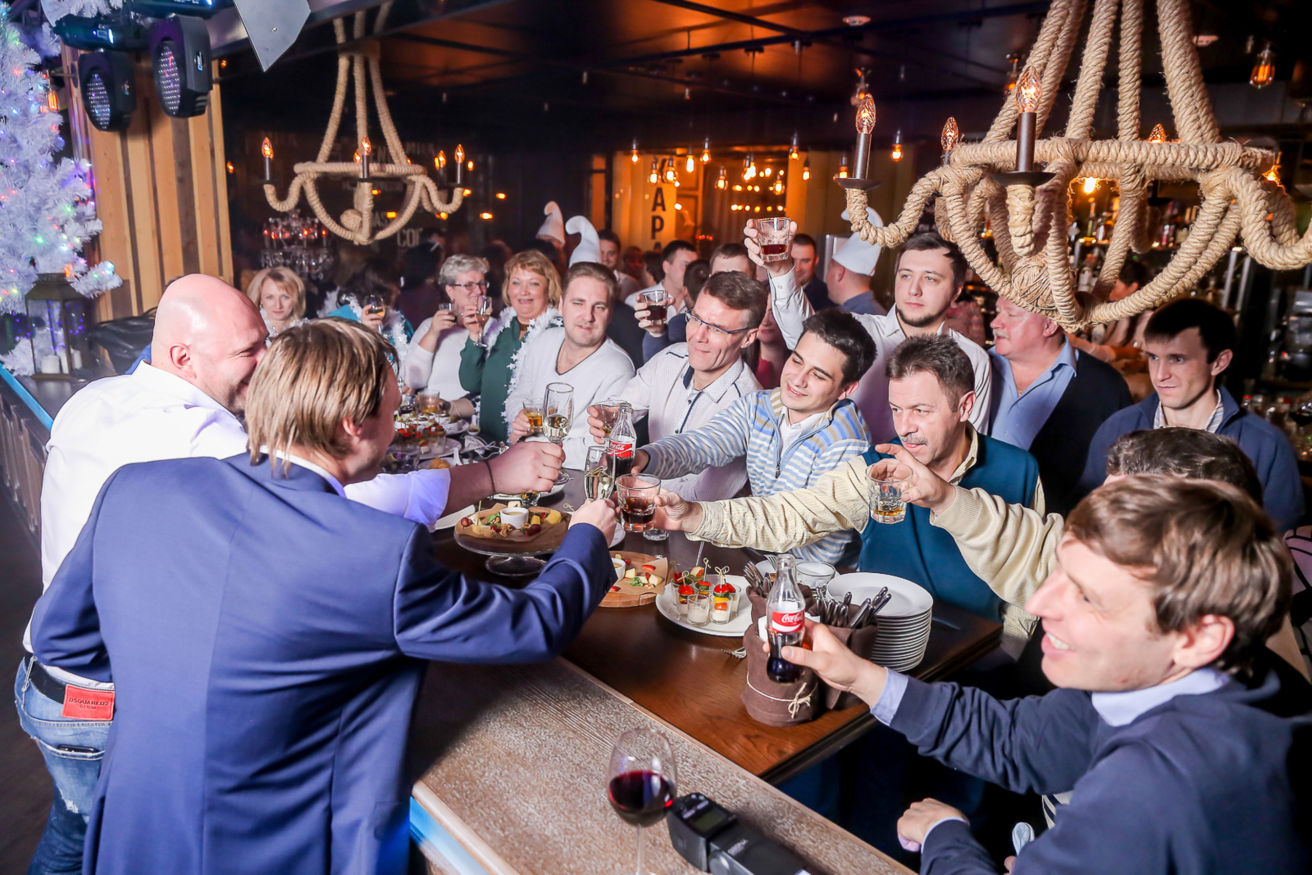 Фотограф на корпоратив. Ведущий на праздник в Москве / Денис Аганин