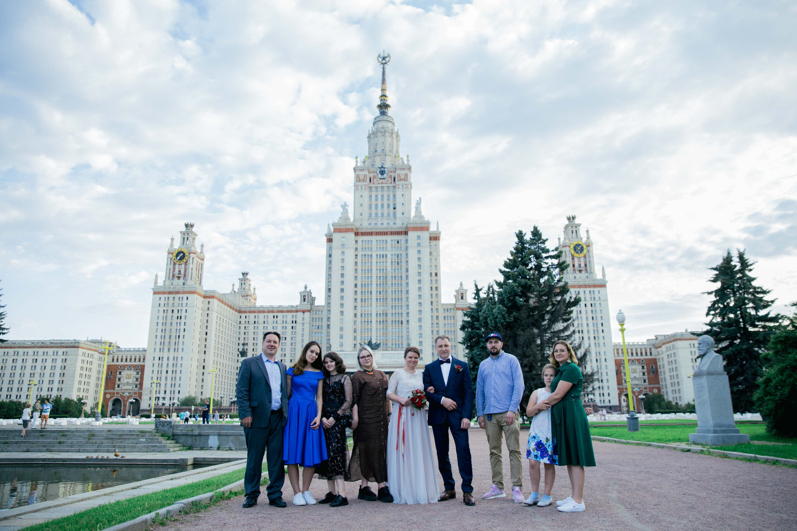 Взрослая свадьба без банкета. Ведущий на праздник в Москве / Денис Аганин