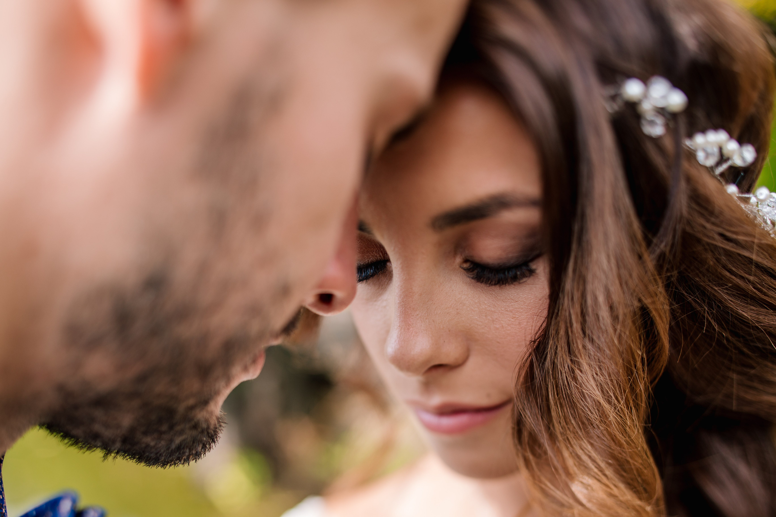Фото свадьбы весной. Ведущий на праздник в Москве / Денис Аганин