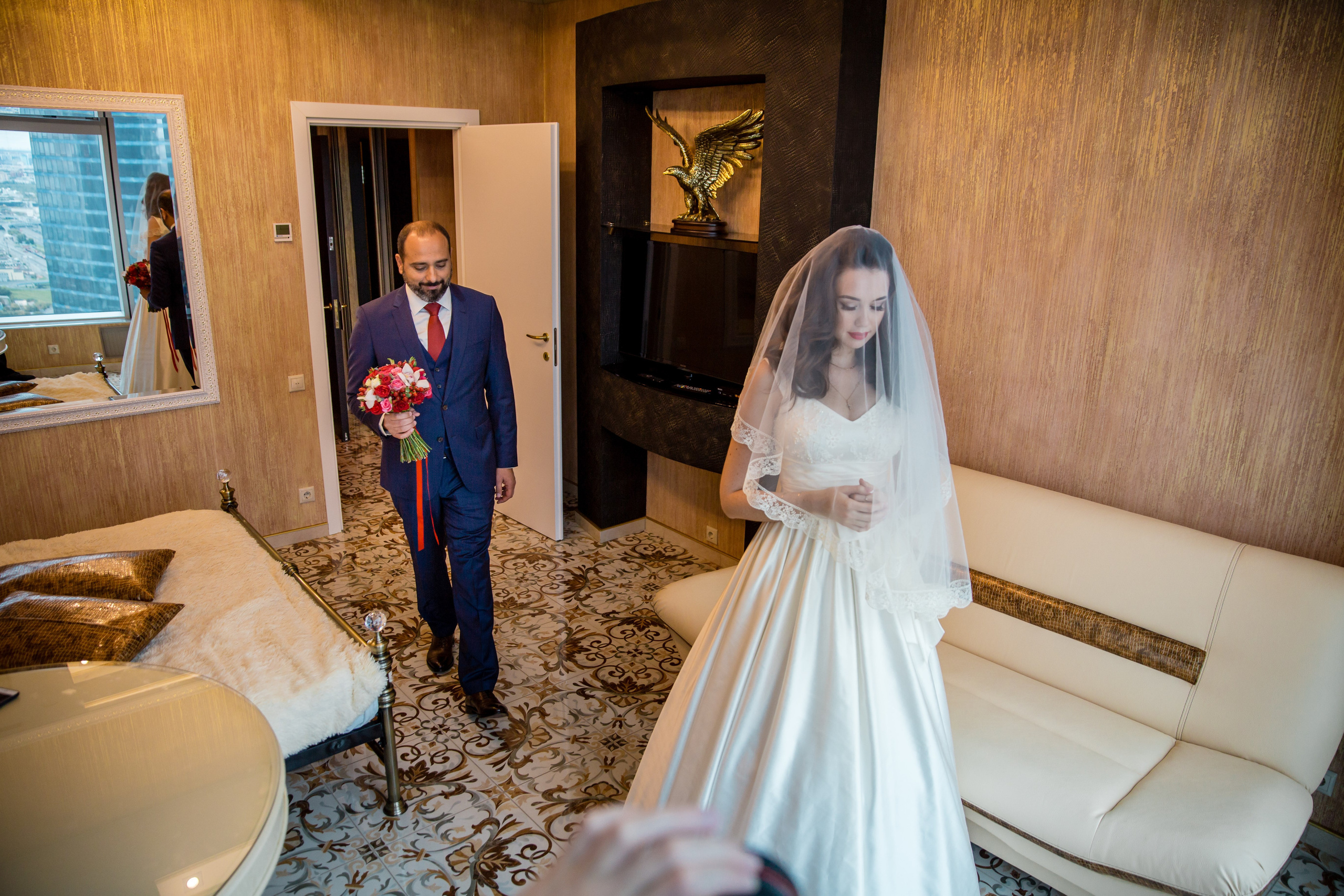 Свадебные фото осенью. Ведущий на праздник в Москве / Денис Аганин