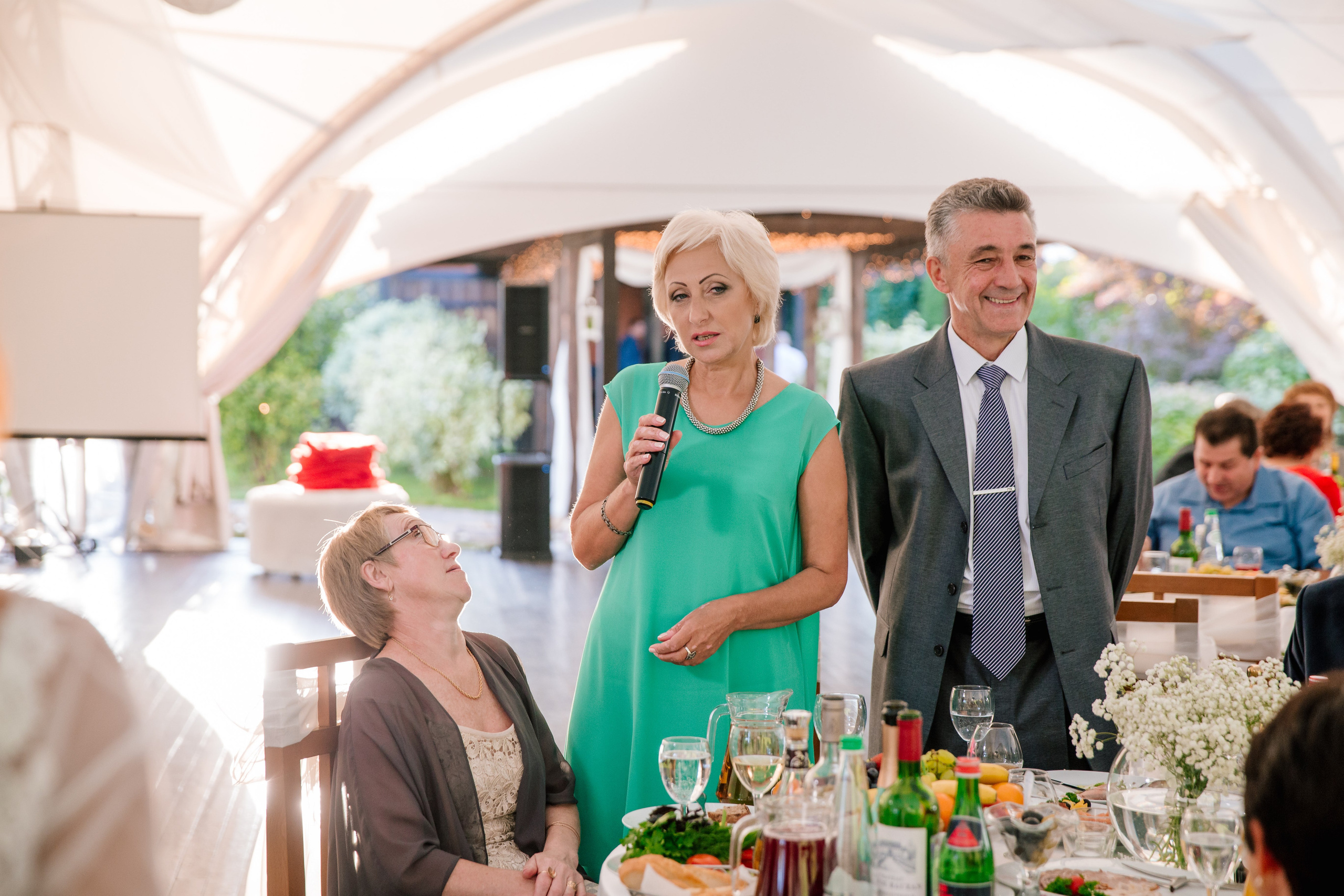 Фото свадьбы весной. Ведущий на праздник в Москве / Денис Аганин