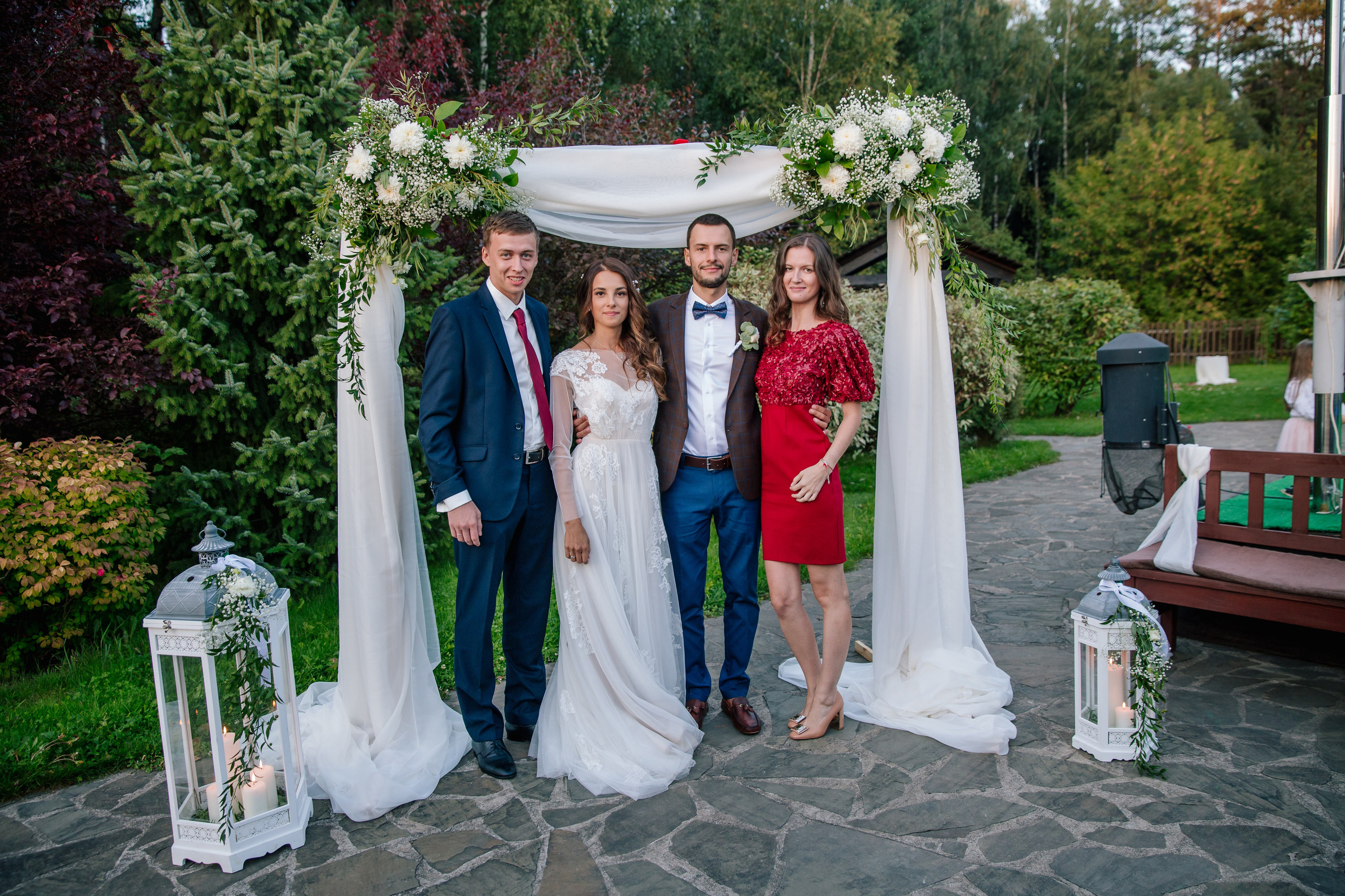 Фото свадьбы весной. Ведущий на праздник в Москве / Денис Аганин