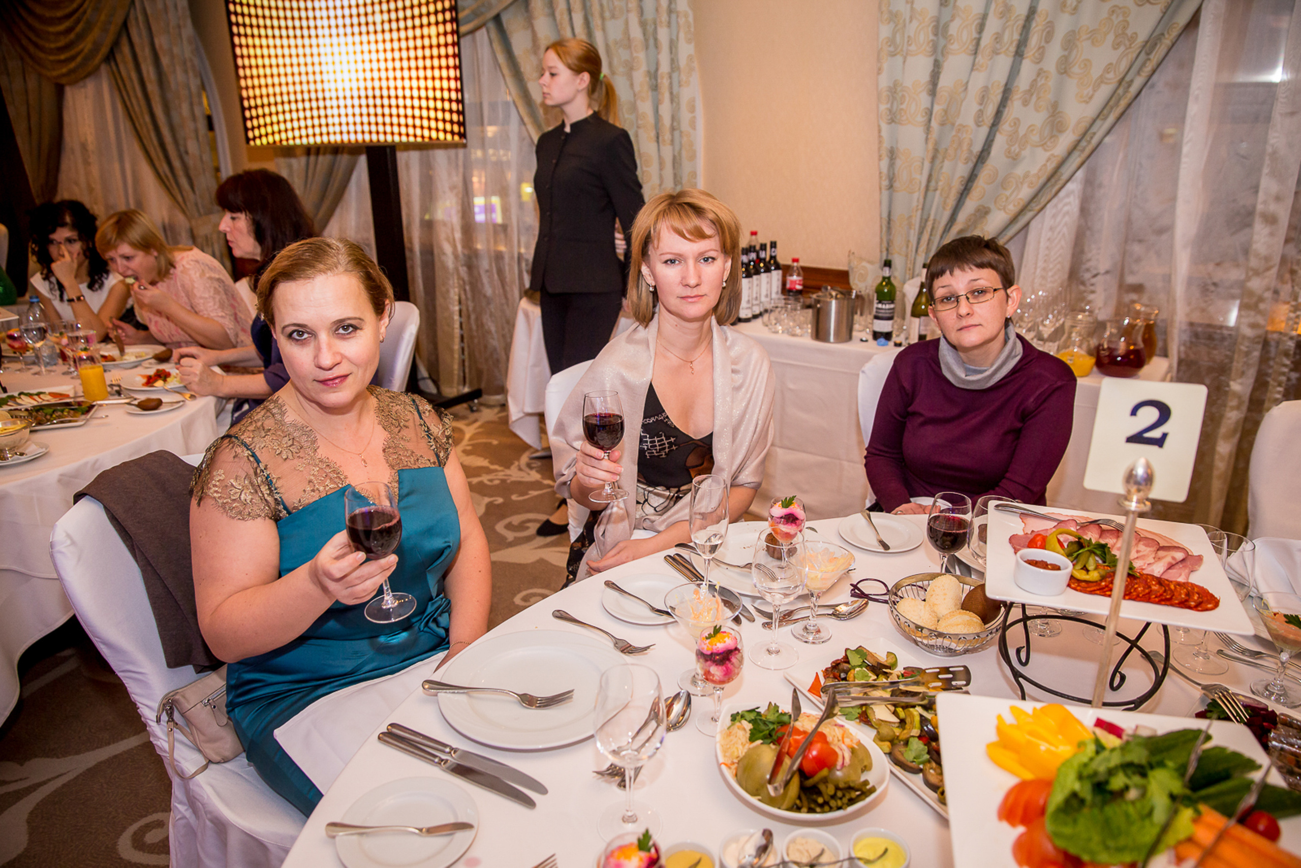 Фотограф на корпоратив. Ведущий на праздник в Москве / Денис Аганин