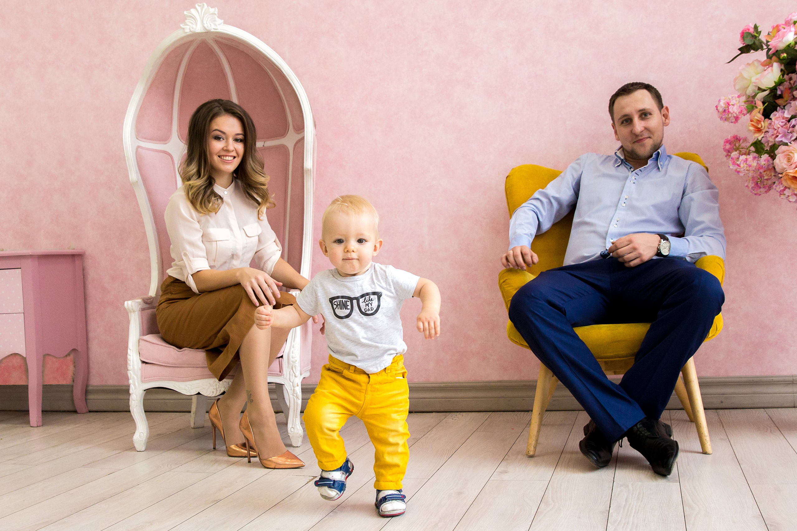 Семейные фото в студии. Ведущий на праздник в Москве / Денис Аганин