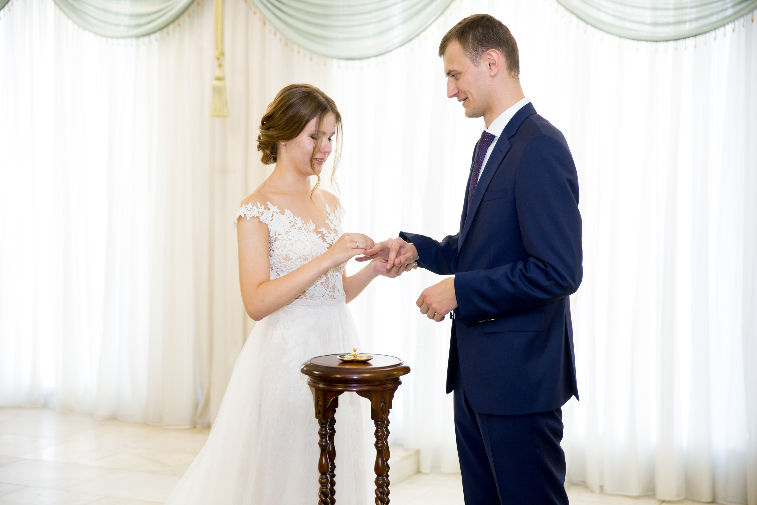 Фотограф на свадьбу летом. Ведущий на праздник в Москве / Денис Аганин