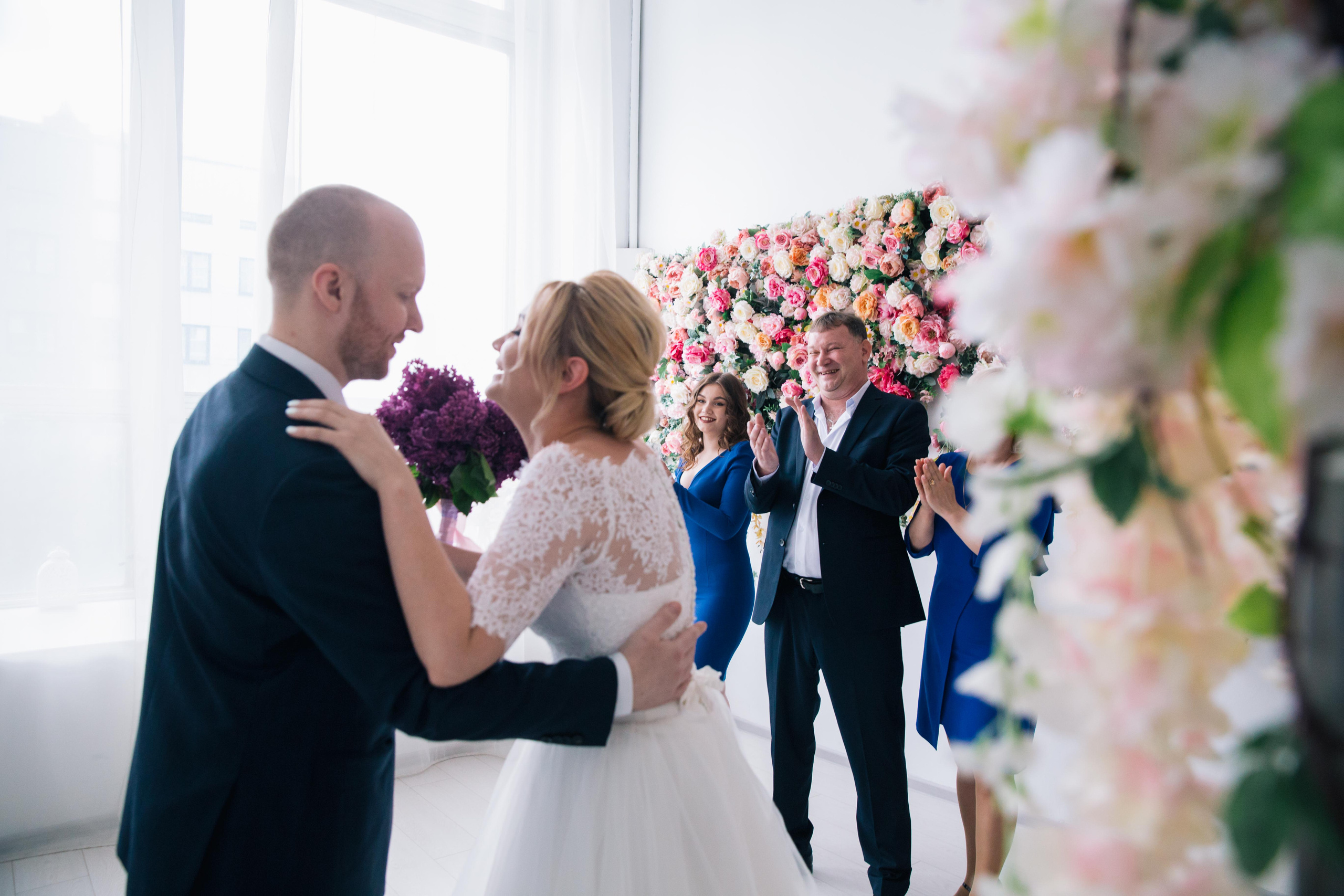 Свадебная фотосъёмка в студии. Ведущий на праздник в Москве / Денис Аганин