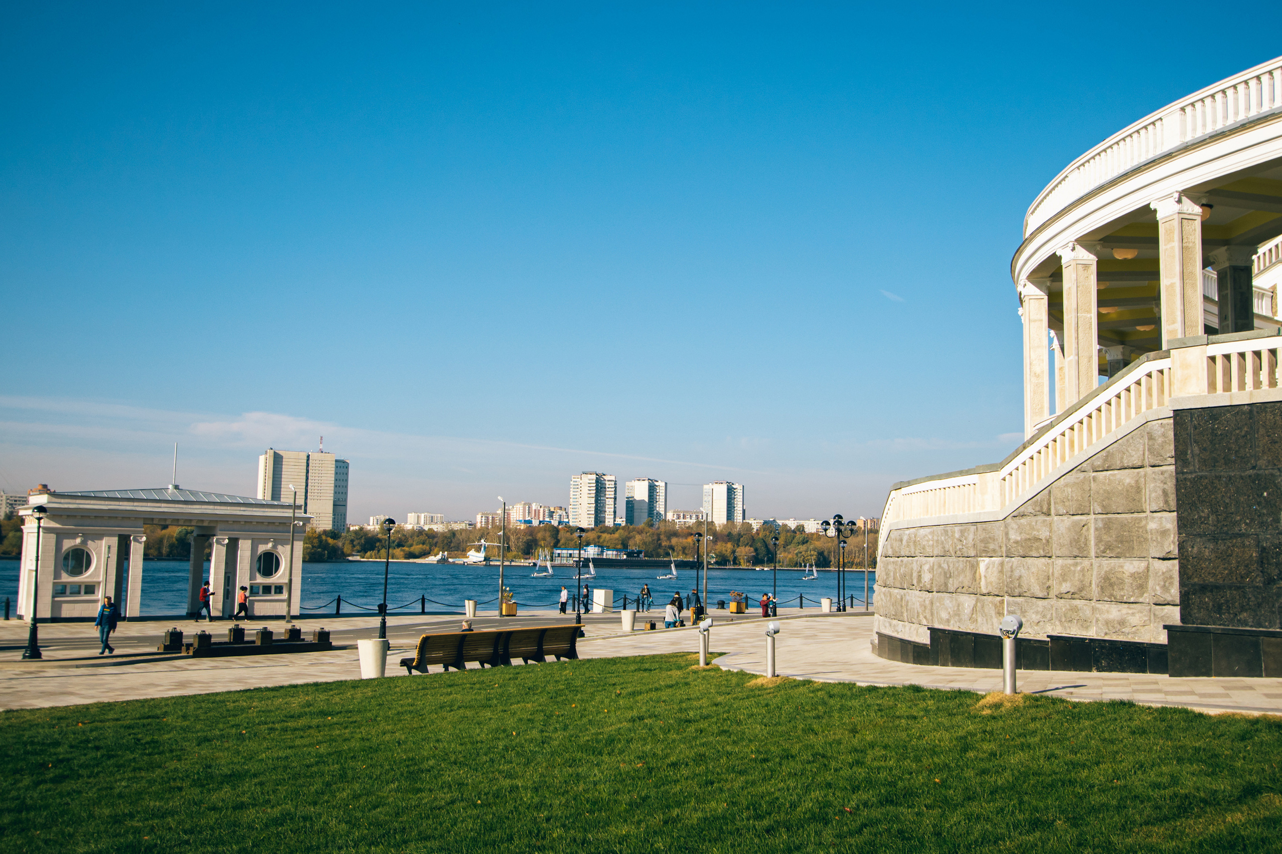 Семейная фотосъёмка на улице. Ведущий на праздник в Москве / Денис Аганин