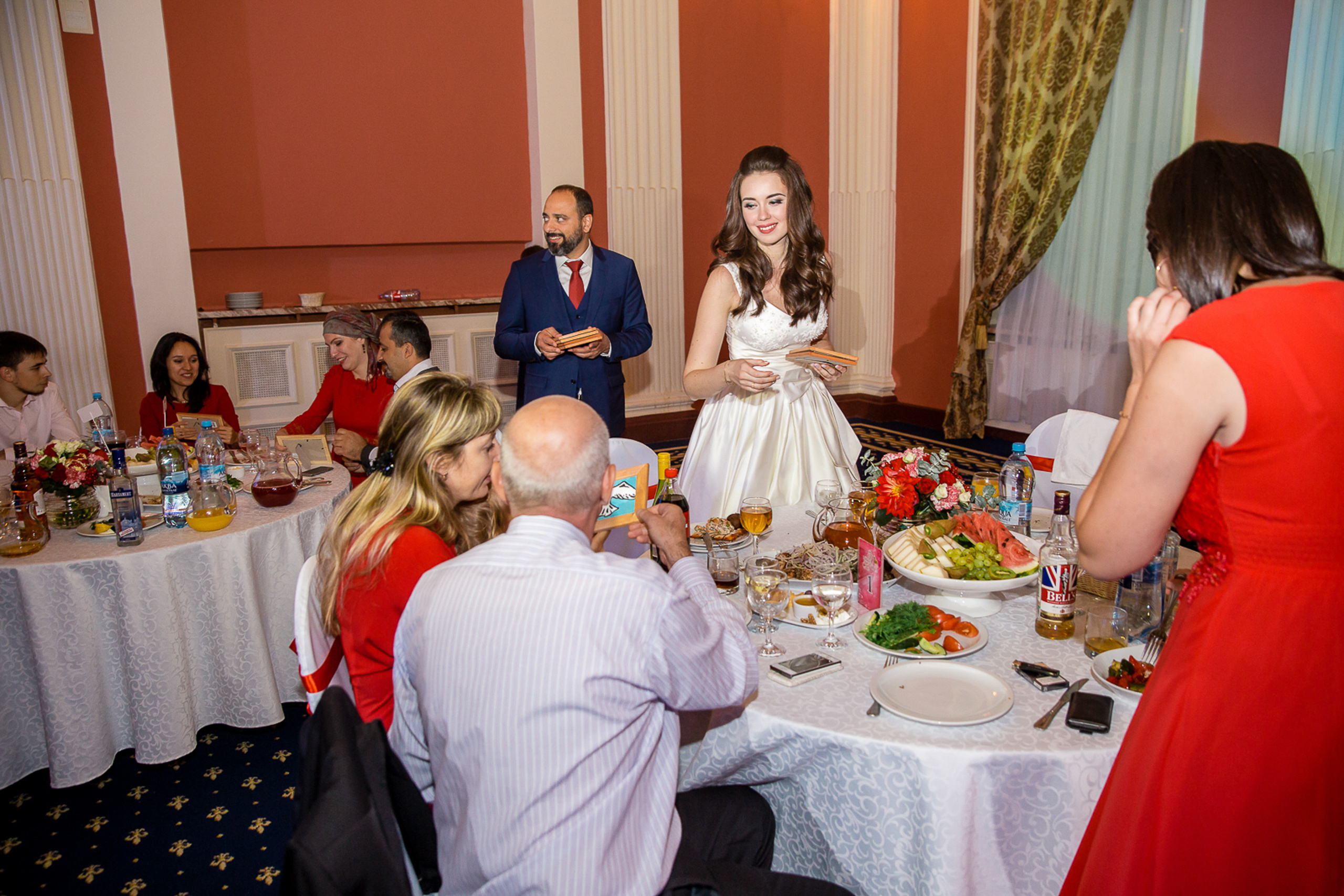 Свадебные фото осенью. Ведущий на праздник в Москве / Денис Аганин