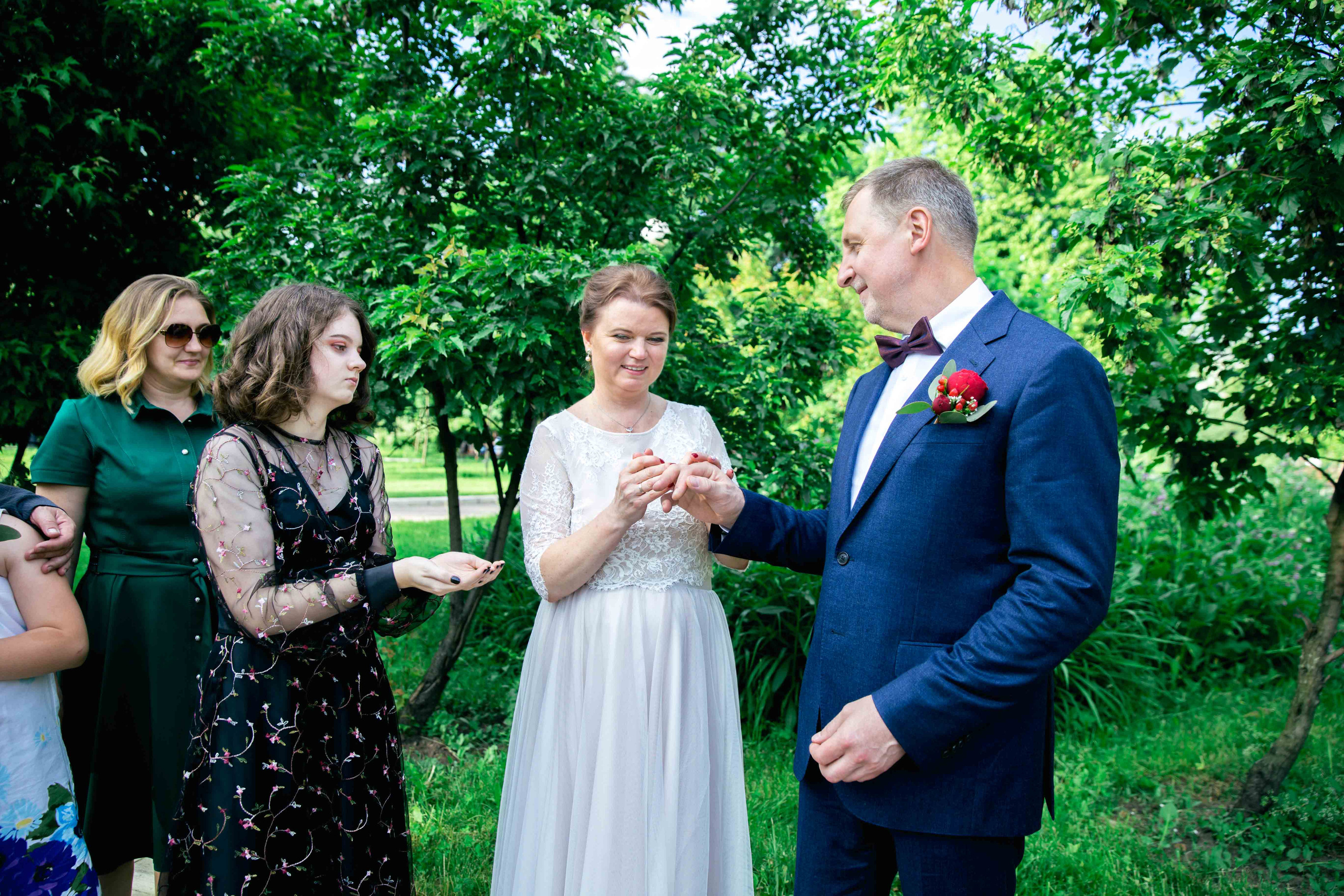 Взрослая свадьба без банкета. Ведущий на праздник в Москве / Денис Аганин