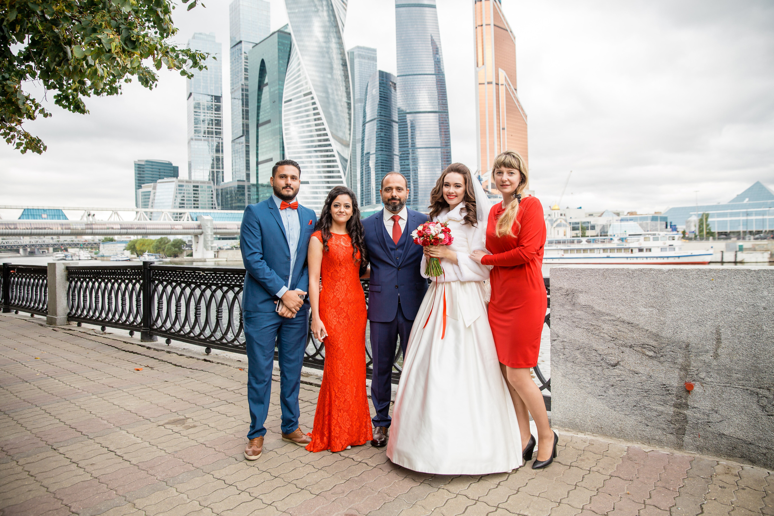 Свадебные фото осенью. Ведущий на праздник в Москве / Денис Аганин