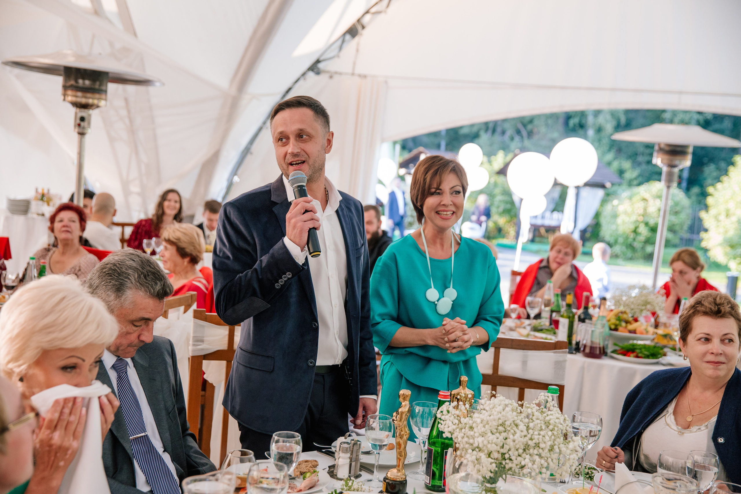 Фото свадьбы весной. Ведущий на праздник в Москве / Денис Аганин