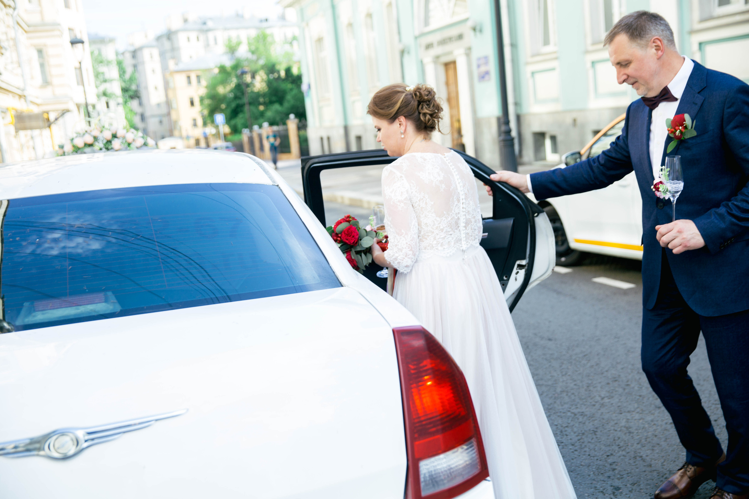 Взрослая свадьба без банкета. Ведущий на праздник в Москве / Денис Аганин