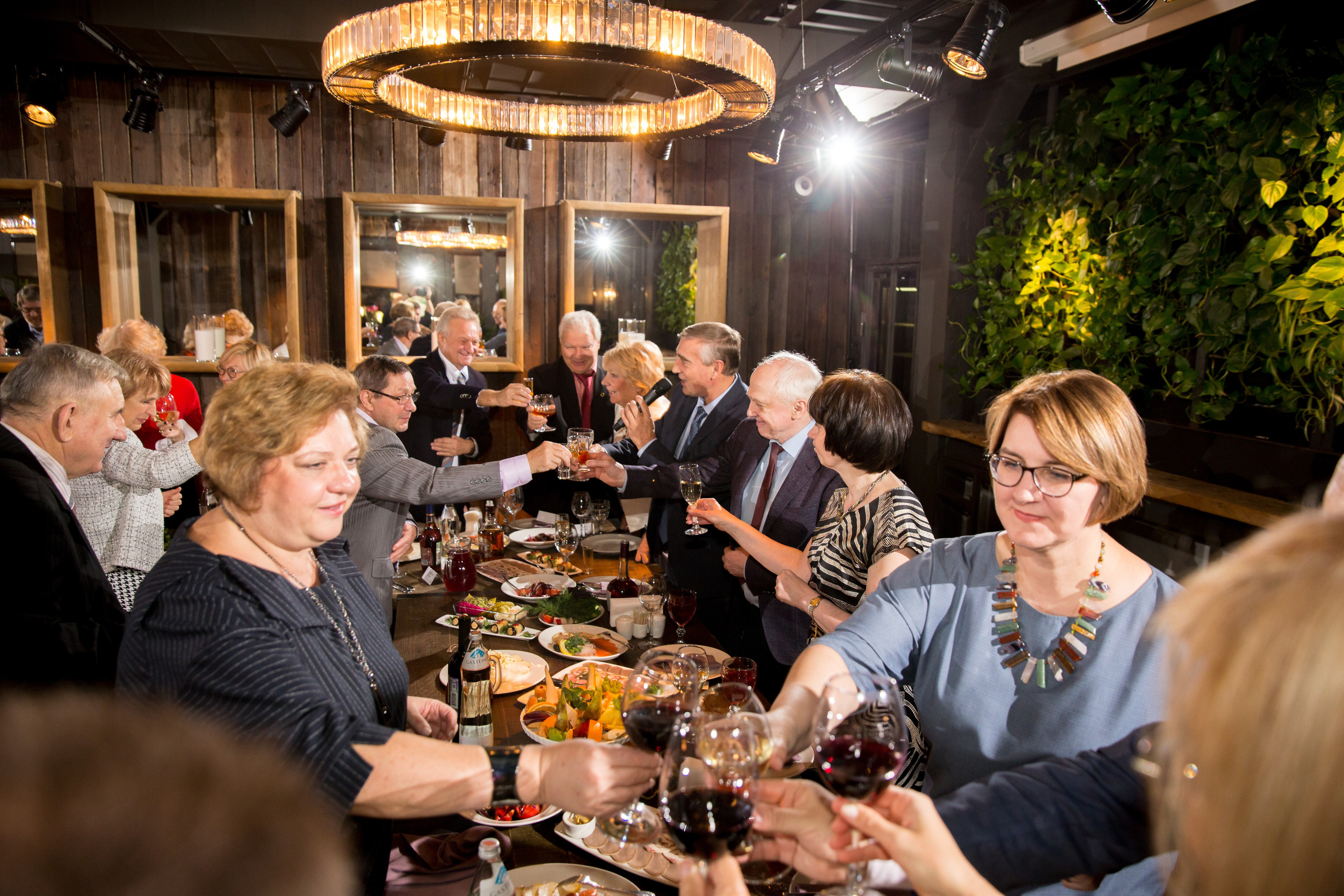 Фотограф на юбилей. Ведущий на праздник в Москве / Денис Аганин