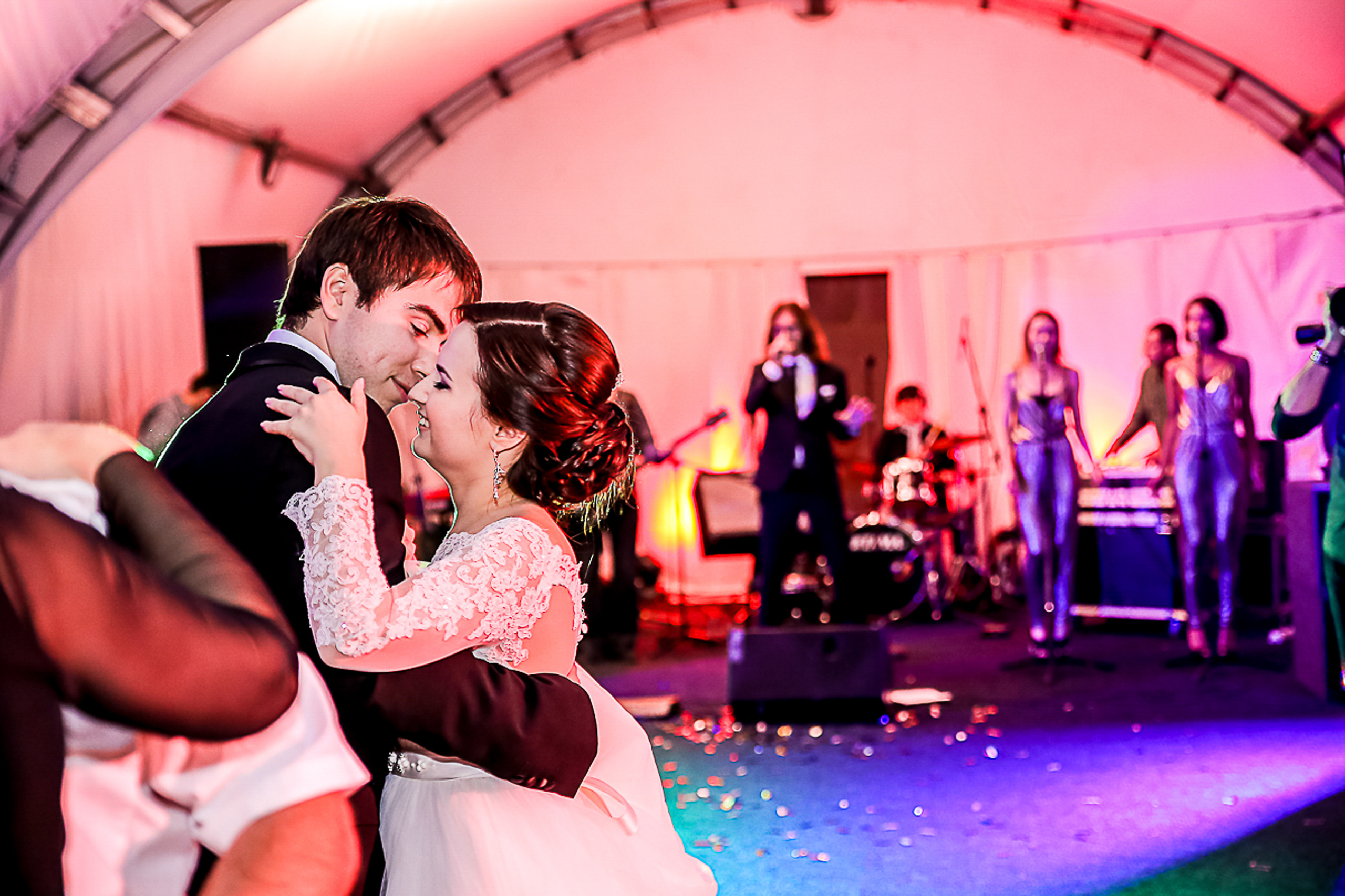 Фотограф на свадьбу. Ведущий на праздник в Москве / Денис Аганин