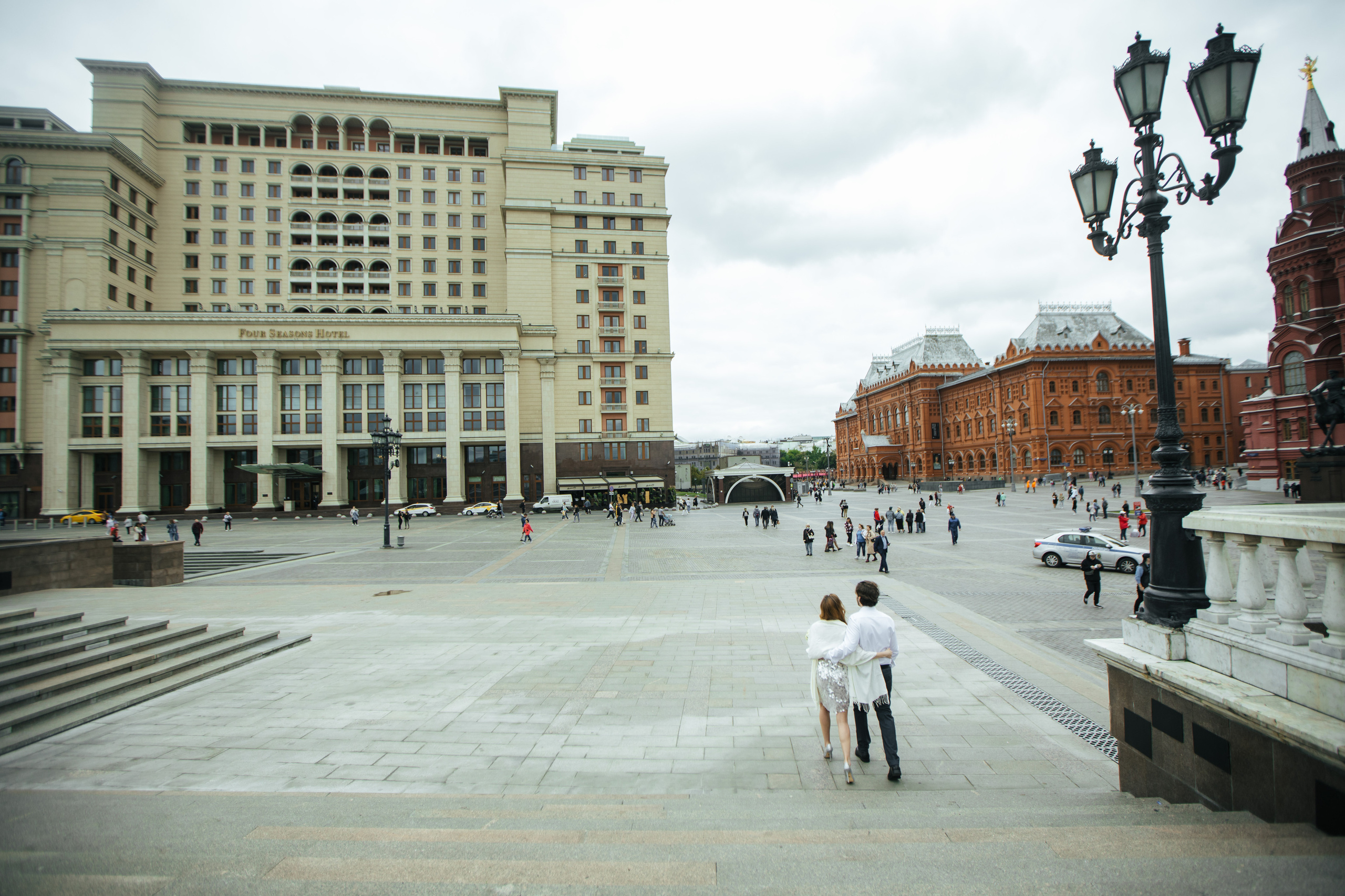 Необычная церемония регистрации брака. Ведущий на праздник в Москве / Денис Аганин