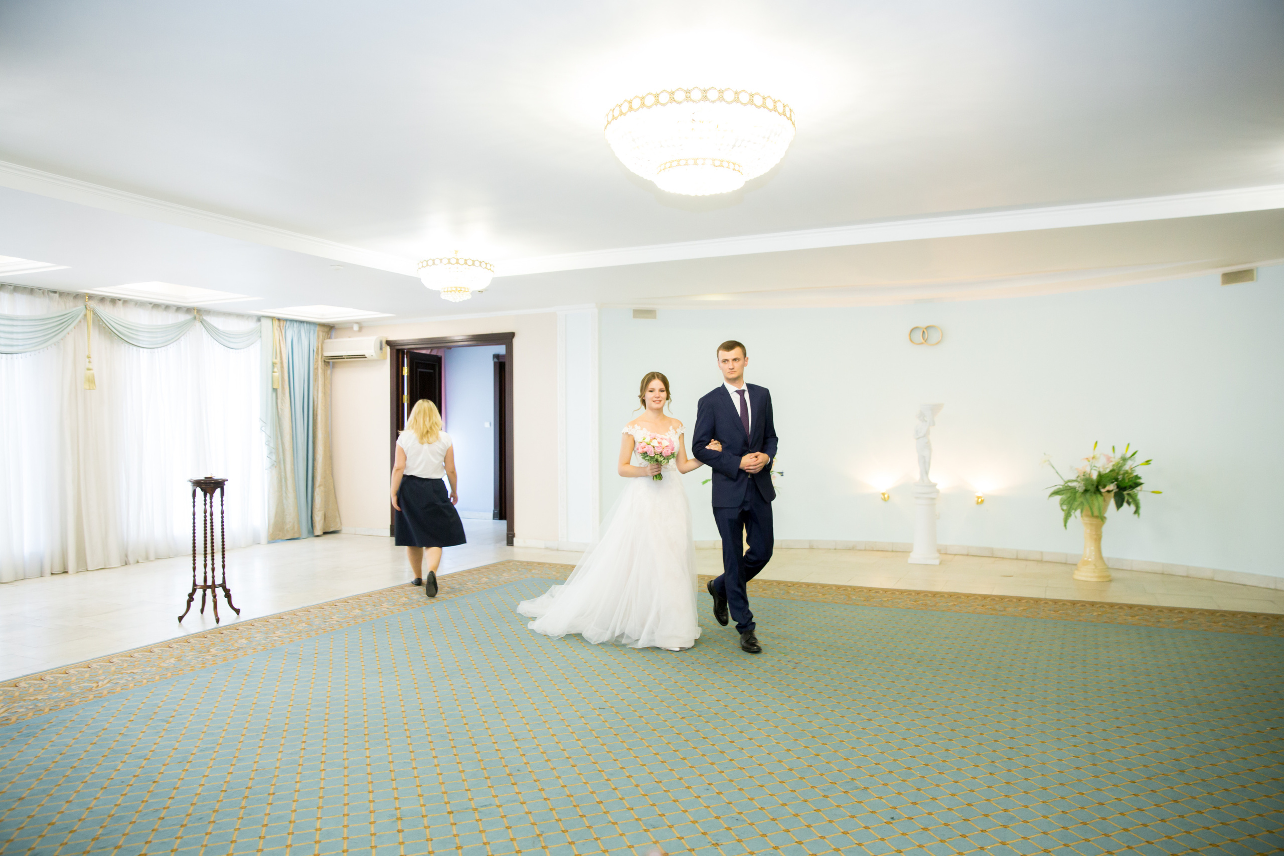 Фотограф на свадьбу летом. Ведущий на праздник в Москве / Денис Аганин