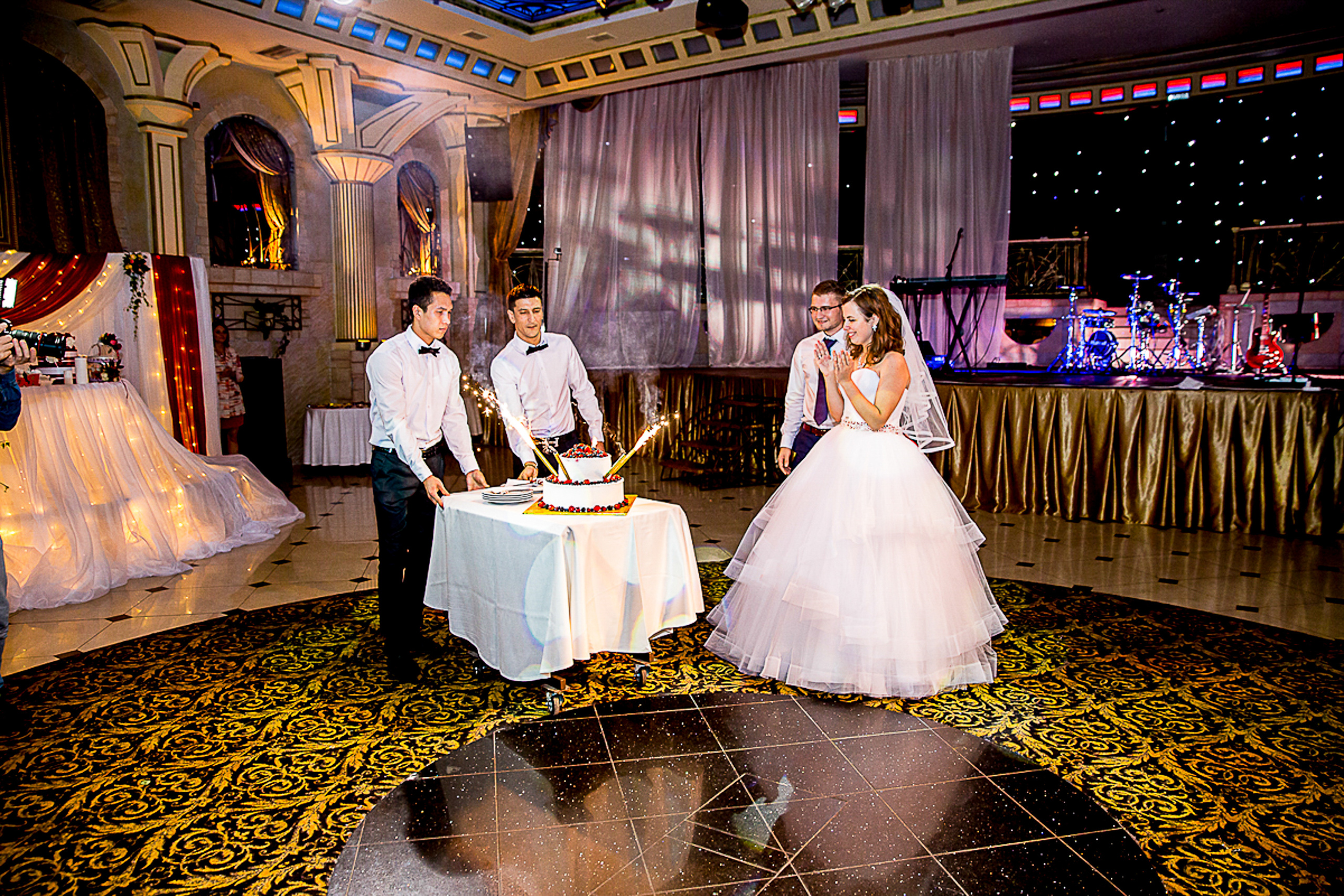 Сборы невесты. Ведущий на праздник в Москве / Денис Аганин