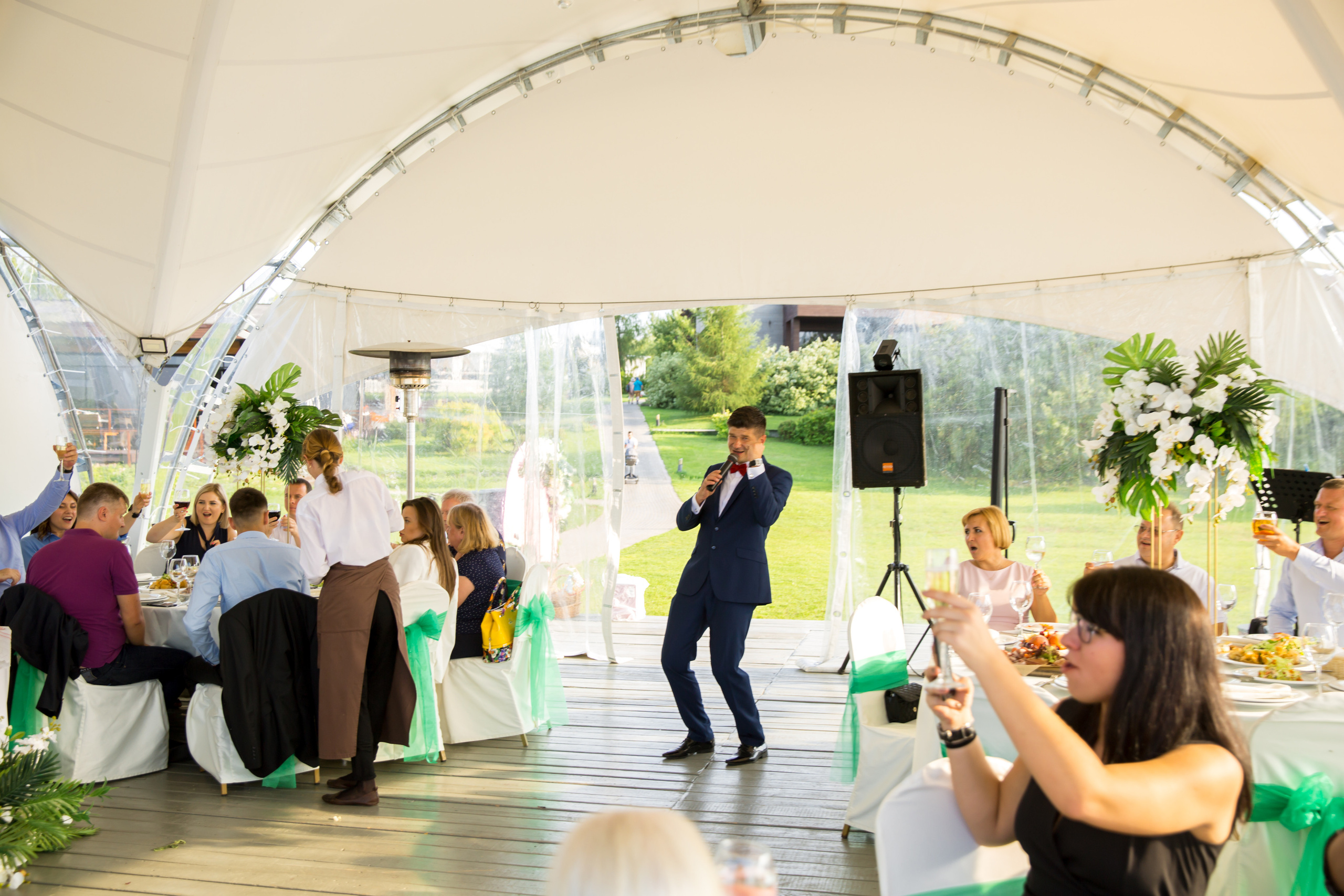 Фотограф на свадьбу летом. Ведущий на праздник в Москве / Денис Аганин