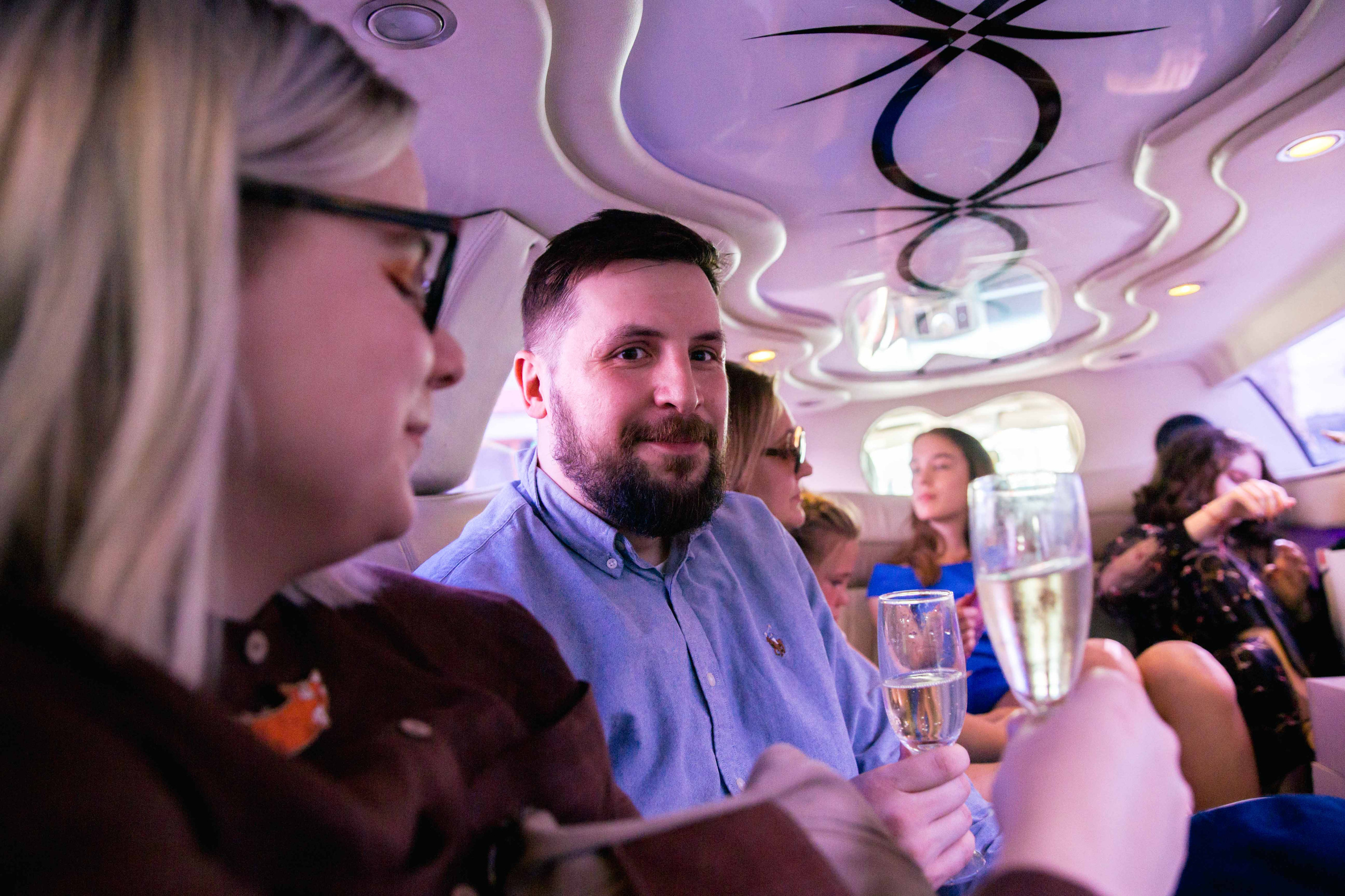 Взрослая свадьба без банкета. Ведущий на праздник в Москве / Денис Аганин