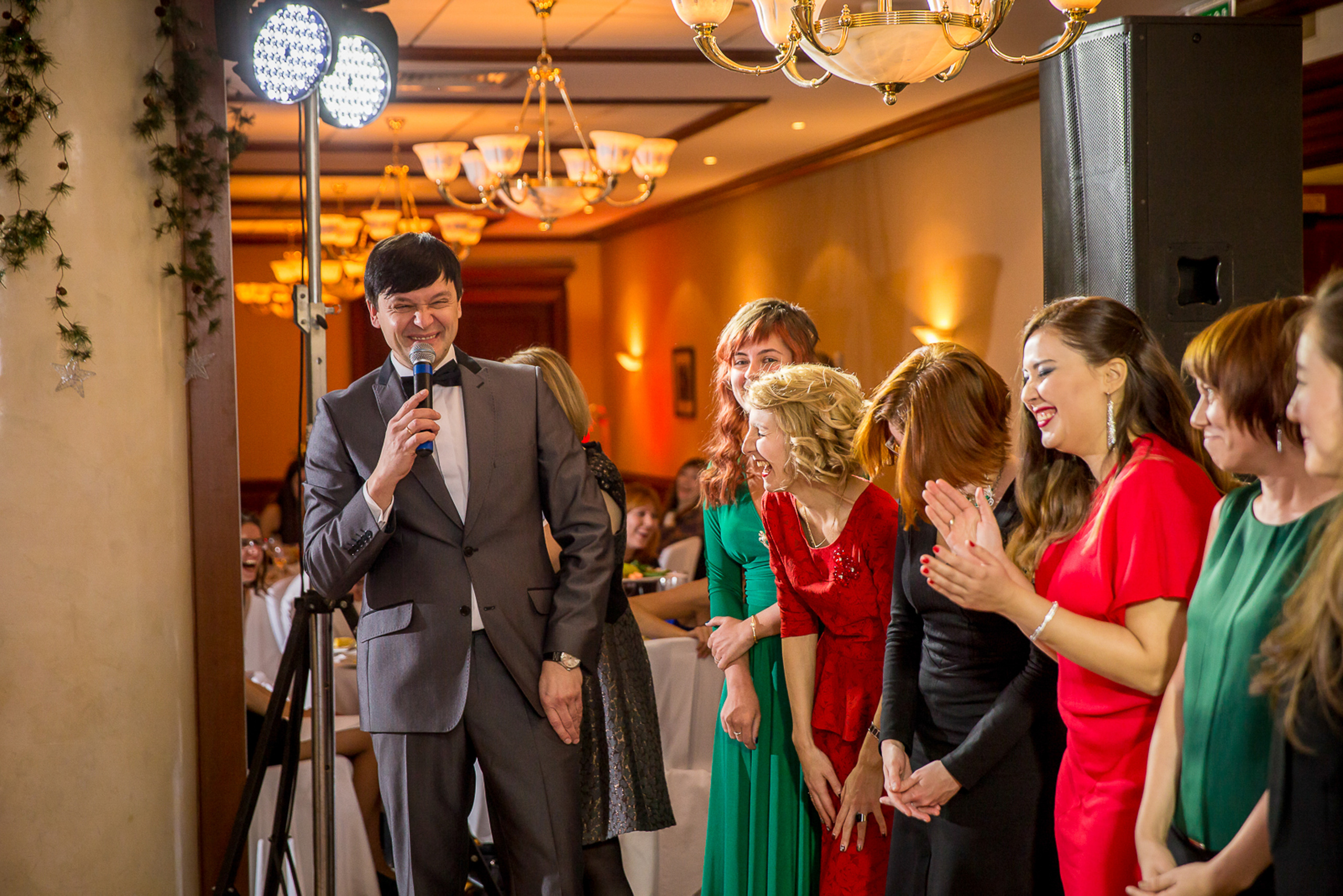 Фотограф на корпоратив. Ведущий на праздник в Москве / Денис Аганин